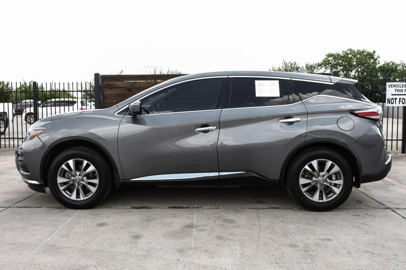 2018 GRAY Nissan Murano S (5N1AZ2MG0JN) with an 3.5L V6 DOHC 24V engine, Continuously Variable Transmission transmission, located at 2401 E Main St., Grand Prairie, TX, 75050, (972) 262-4440, 32.748981, -96.969643 - Photo#18