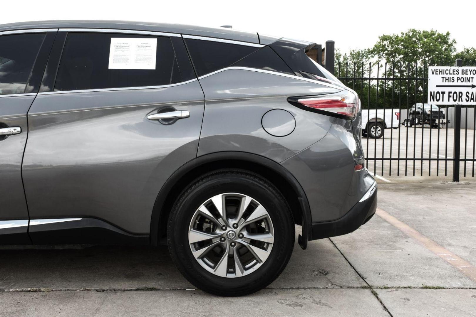 2018 GRAY Nissan Murano S (5N1AZ2MG0JN) with an 3.5L V6 DOHC 24V engine, Continuously Variable Transmission transmission, located at 2401 E Main St., Grand Prairie, TX, 75050, (972) 262-4440, 32.748981, -96.969643 - Photo#20