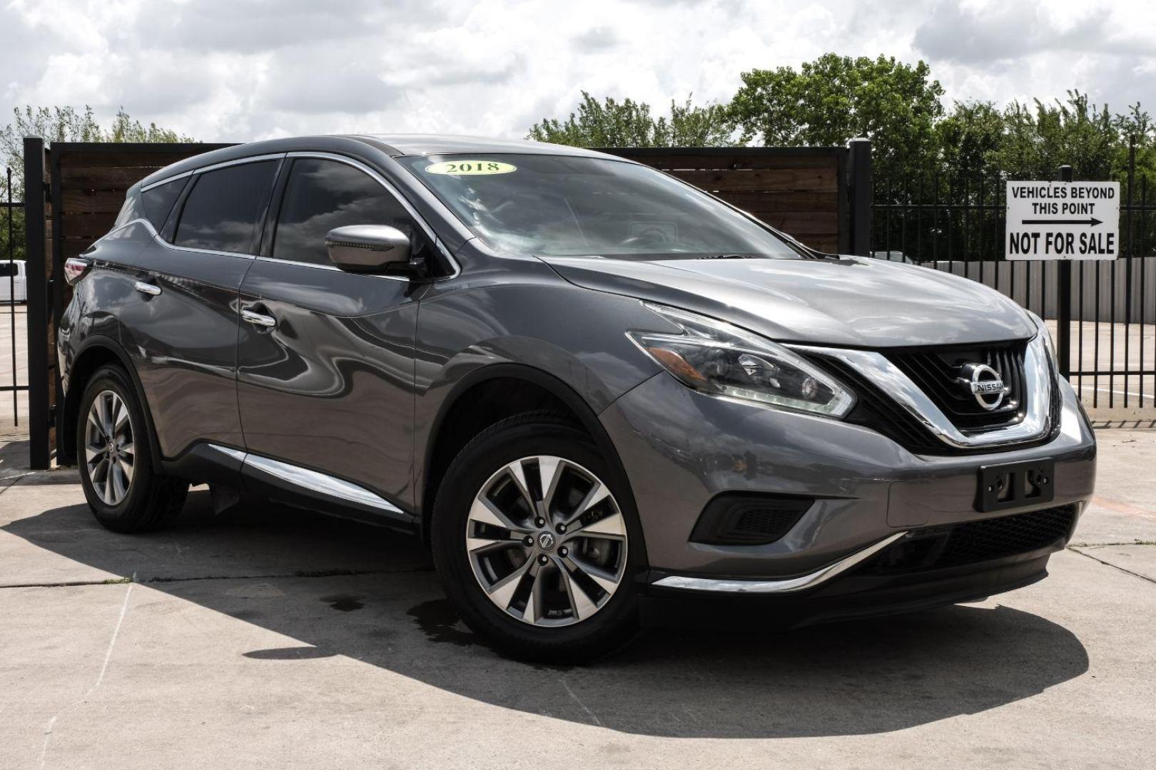 2018 GRAY Nissan Murano S (5N1AZ2MG0JN) with an 3.5L V6 DOHC 24V engine, Continuously Variable Transmission transmission, located at 2401 E Main St., Grand Prairie, TX, 75050, (972) 262-4440, 32.748981, -96.969643 - Photo#7