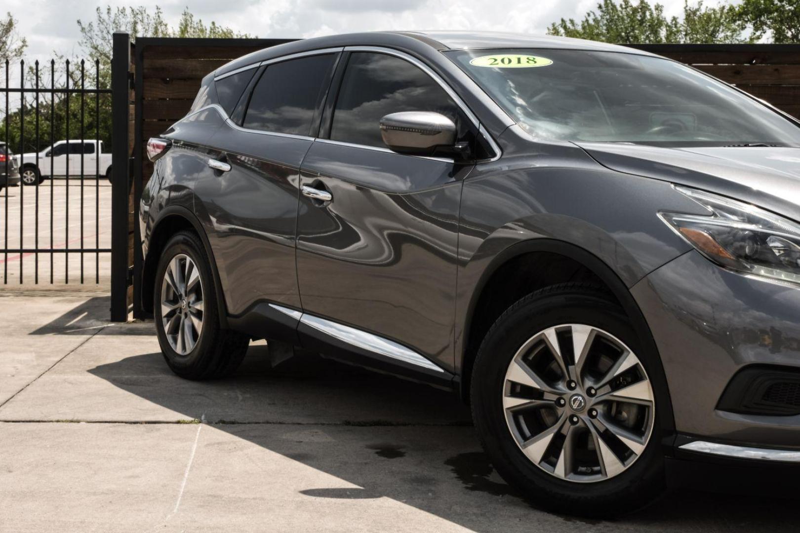 2018 GRAY Nissan Murano S (5N1AZ2MG0JN) with an 3.5L V6 DOHC 24V engine, Continuously Variable Transmission transmission, located at 2401 E Main St., Grand Prairie, TX, 75050, (972) 262-4440, 32.748981, -96.969643 - Photo#8