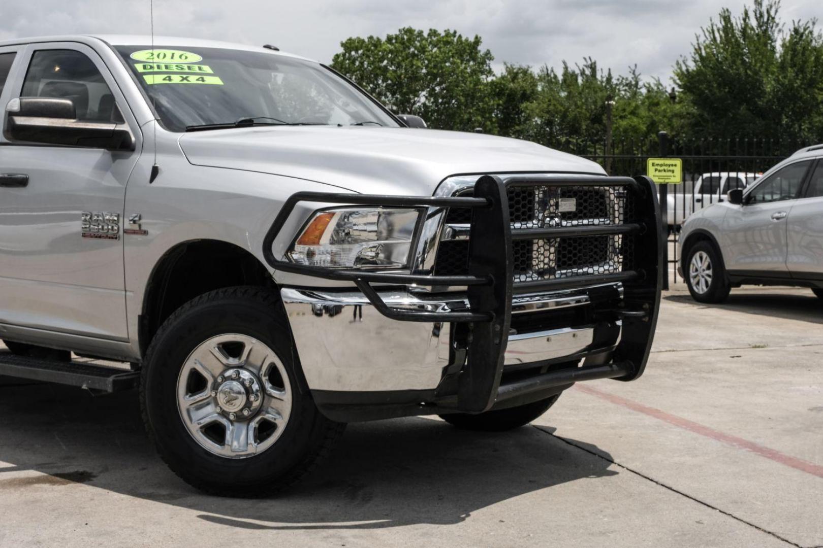 2016 SILVER RAM 2500 Tradesman Crew Cab LWB 4WD (3C6UR5HL7GG) with an 6.7L L6 OHV 24V TURBO DIESEL engine, 6-Speed Automatic transmission, located at 2401 E Main St., Grand Prairie, TX, 75050, (972) 262-4440, 32.748981, -96.969643 - Photo#9