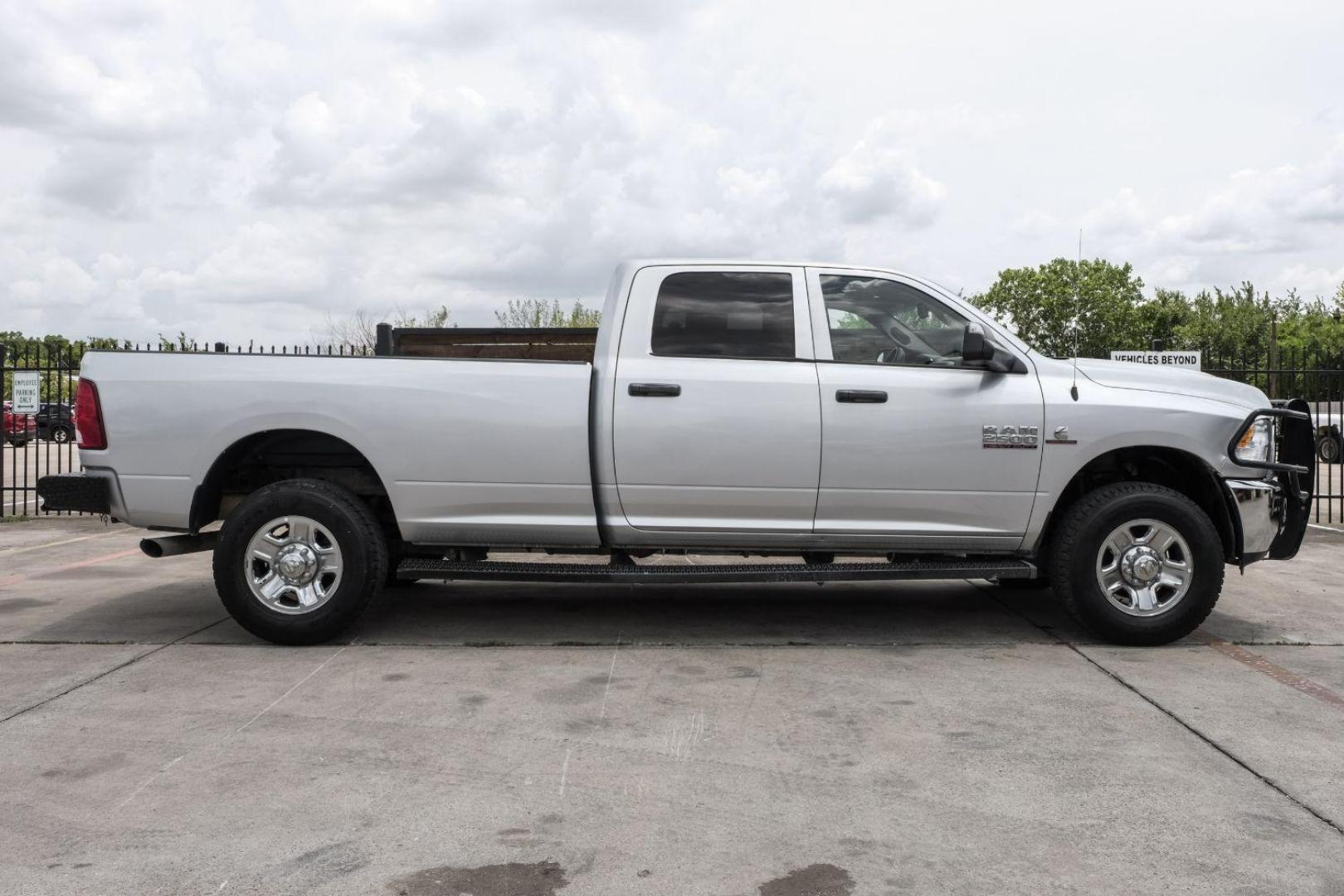 2016 SILVER RAM 2500 Tradesman Crew Cab LWB 4WD (3C6UR5HL7GG) with an 6.7L L6 OHV 24V TURBO DIESEL engine, 6-Speed Automatic transmission, located at 2401 E Main St., Grand Prairie, TX, 75050, (972) 262-4440, 32.748981, -96.969643 - Photo#10