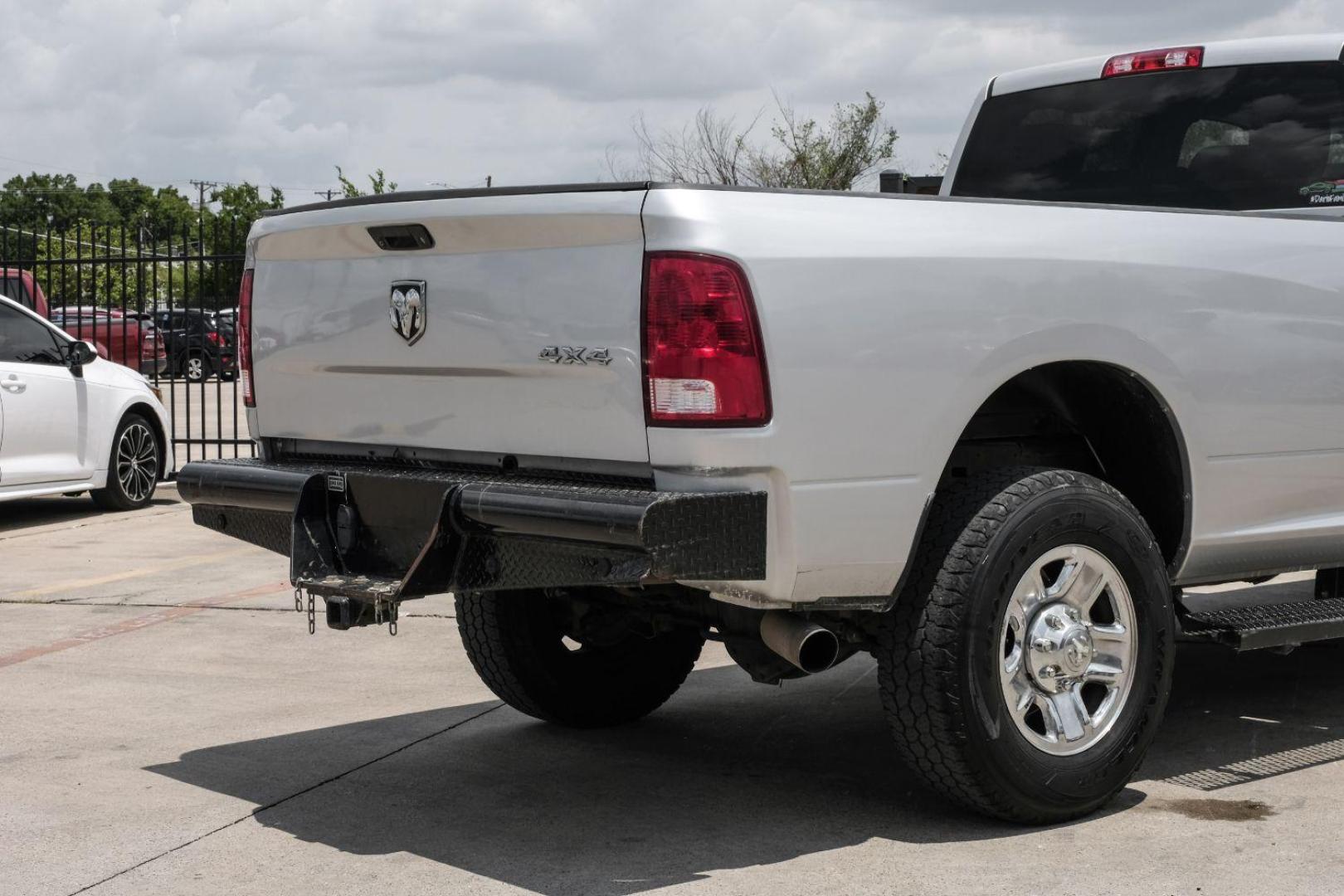 2016 SILVER RAM 2500 Tradesman Crew Cab LWB 4WD (3C6UR5HL7GG) with an 6.7L L6 OHV 24V TURBO DIESEL engine, 6-Speed Automatic transmission, located at 2401 E Main St., Grand Prairie, TX, 75050, (972) 262-4440, 32.748981, -96.969643 - Photo#12