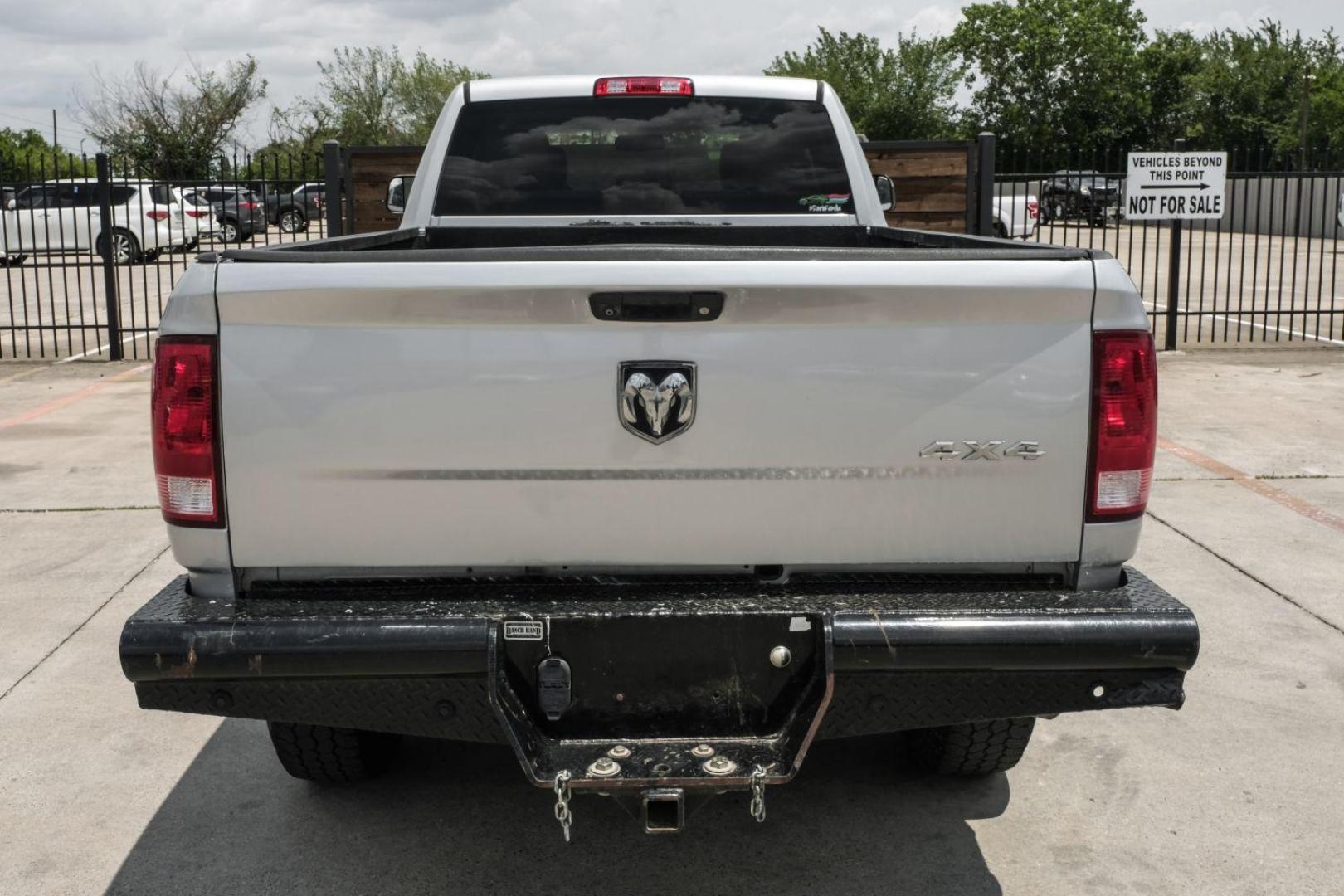 2016 SILVER RAM 2500 Tradesman Crew Cab LWB 4WD (3C6UR5HL7GG) with an 6.7L L6 OHV 24V TURBO DIESEL engine, 6-Speed Automatic transmission, located at 2401 E Main St., Grand Prairie, TX, 75050, (972) 262-4440, 32.748981, -96.969643 - Photo#14