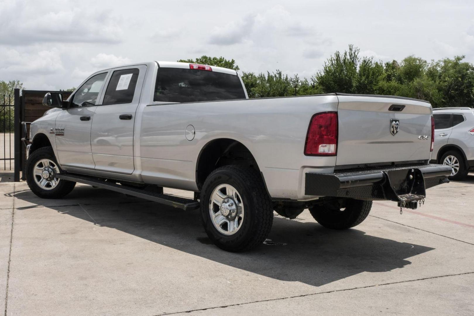 2016 SILVER RAM 2500 Tradesman Crew Cab LWB 4WD (3C6UR5HL7GG) with an 6.7L L6 OHV 24V TURBO DIESEL engine, 6-Speed Automatic transmission, located at 2401 E Main St., Grand Prairie, TX, 75050, (972) 262-4440, 32.748981, -96.969643 - Photo#15