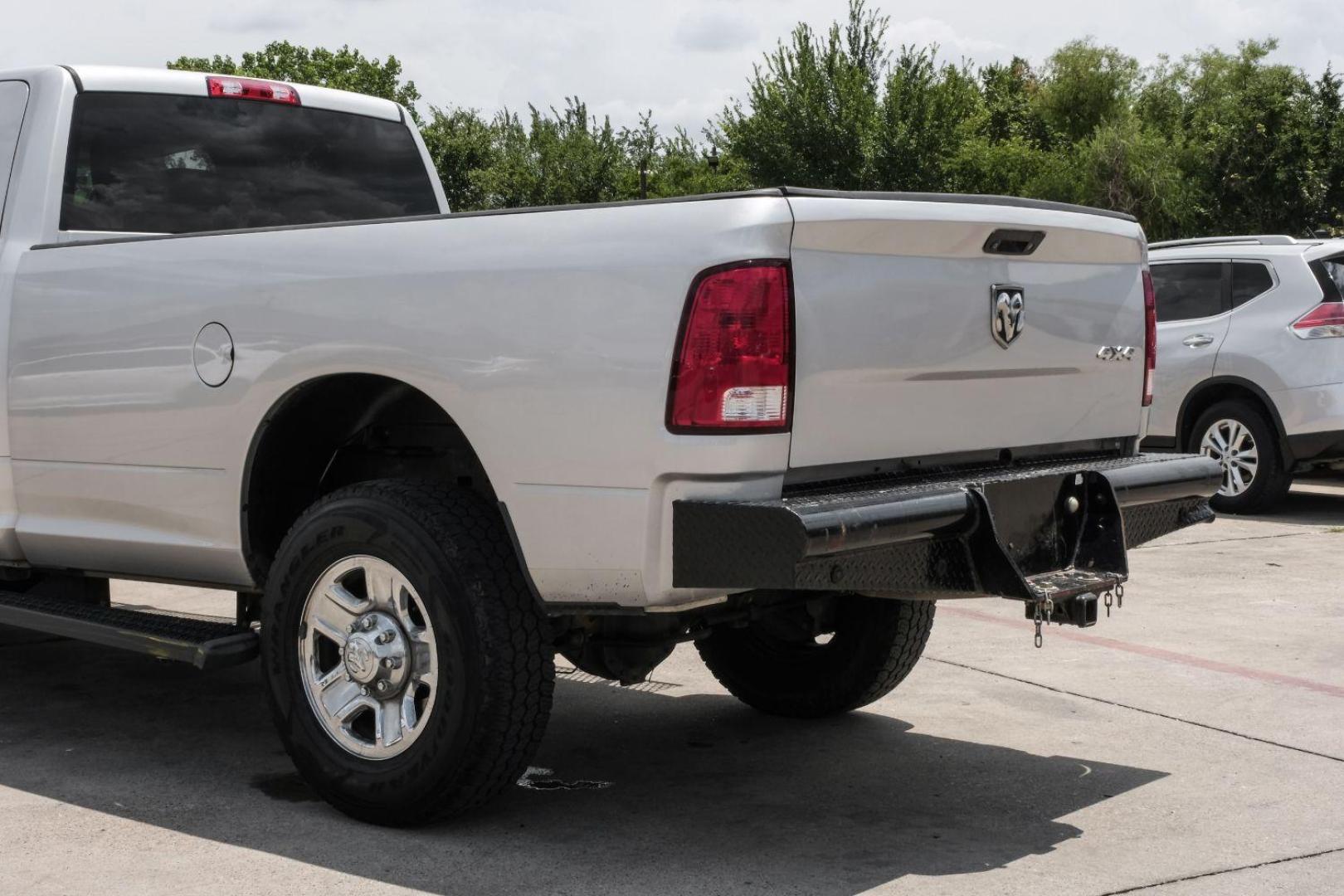 2016 SILVER RAM 2500 Tradesman Crew Cab LWB 4WD (3C6UR5HL7GG) with an 6.7L L6 OHV 24V TURBO DIESEL engine, 6-Speed Automatic transmission, located at 2401 E Main St., Grand Prairie, TX, 75050, (972) 262-4440, 32.748981, -96.969643 - Photo#17