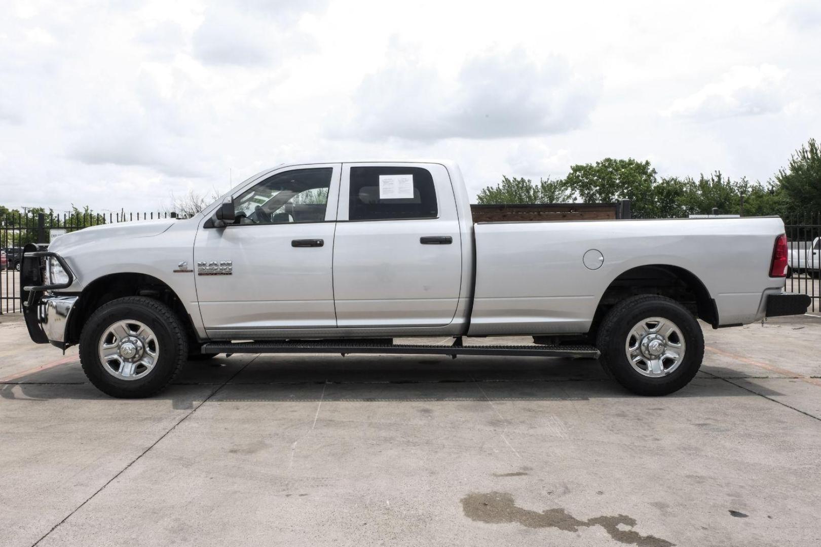 2016 SILVER RAM 2500 Tradesman Crew Cab LWB 4WD (3C6UR5HL7GG) with an 6.7L L6 OHV 24V TURBO DIESEL engine, 6-Speed Automatic transmission, located at 2401 E Main St., Grand Prairie, TX, 75050, (972) 262-4440, 32.748981, -96.969643 - Photo#18