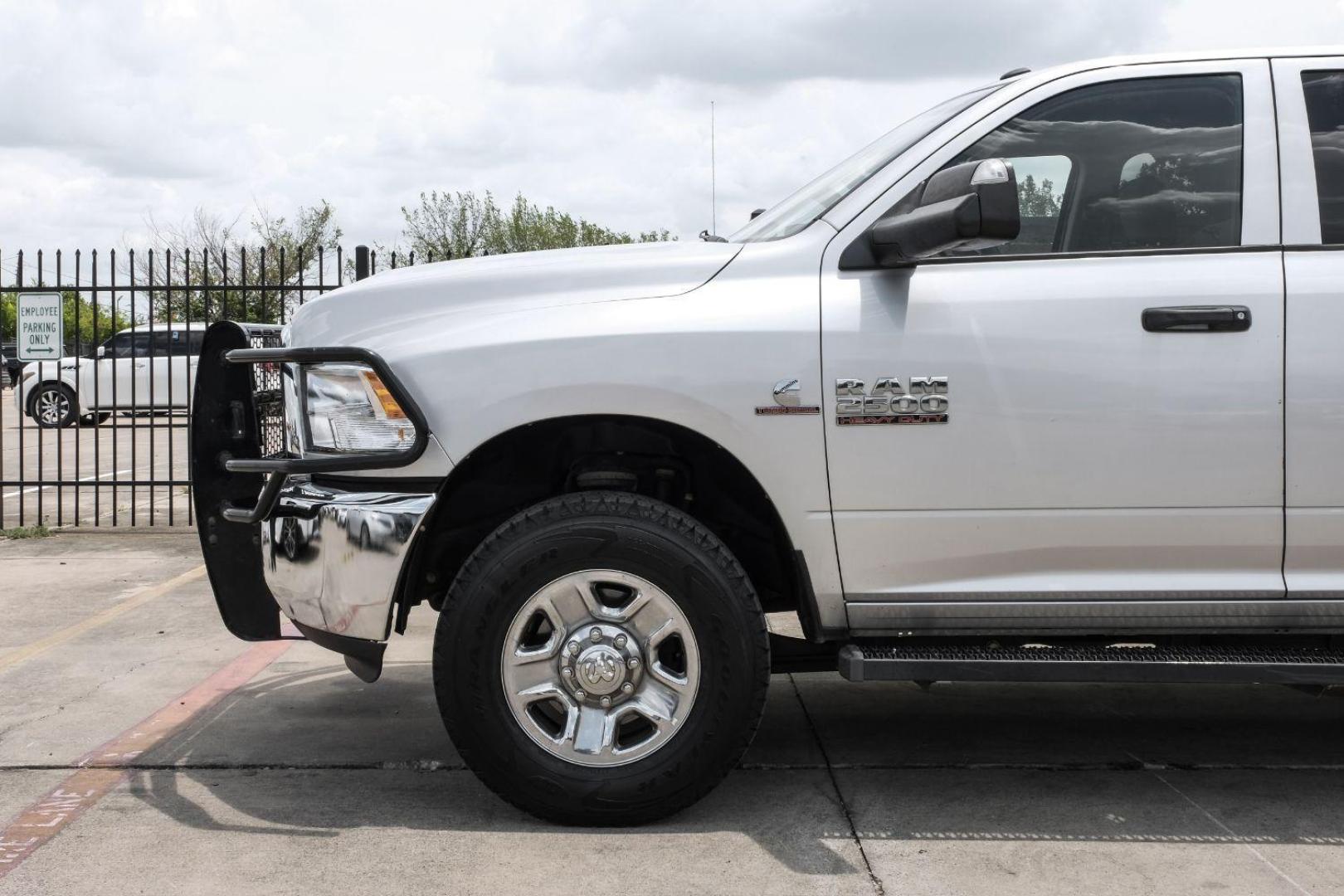 2016 SILVER RAM 2500 Tradesman Crew Cab LWB 4WD (3C6UR5HL7GG) with an 6.7L L6 OHV 24V TURBO DIESEL engine, 6-Speed Automatic transmission, located at 2401 E Main St., Grand Prairie, TX, 75050, (972) 262-4440, 32.748981, -96.969643 - Photo#19