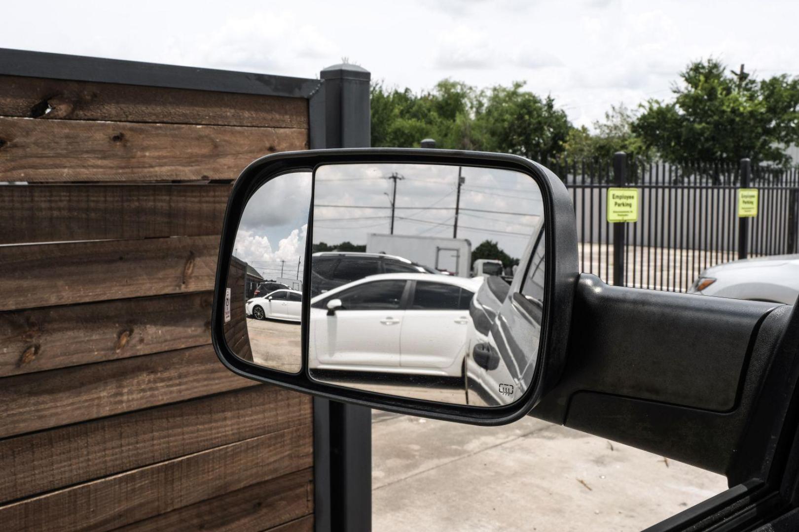 2016 SILVER RAM 2500 Tradesman Crew Cab LWB 4WD (3C6UR5HL7GG) with an 6.7L L6 OHV 24V TURBO DIESEL engine, 6-Speed Automatic transmission, located at 2401 E Main St., Grand Prairie, TX, 75050, (972) 262-4440, 32.748981, -96.969643 - Photo#46