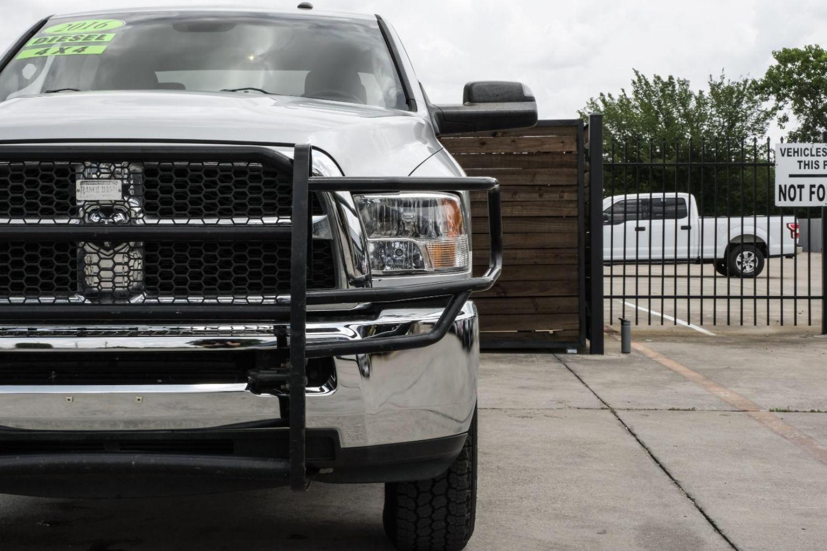 2016 SILVER RAM 2500 Tradesman Crew Cab LWB 4WD (3C6UR5HL7GG) with an 6.7L L6 OHV 24V TURBO DIESEL engine, 6-Speed Automatic transmission, located at 2401 E Main St., Grand Prairie, TX, 75050, (972) 262-4440, 32.748981, -96.969643 - Photo#52