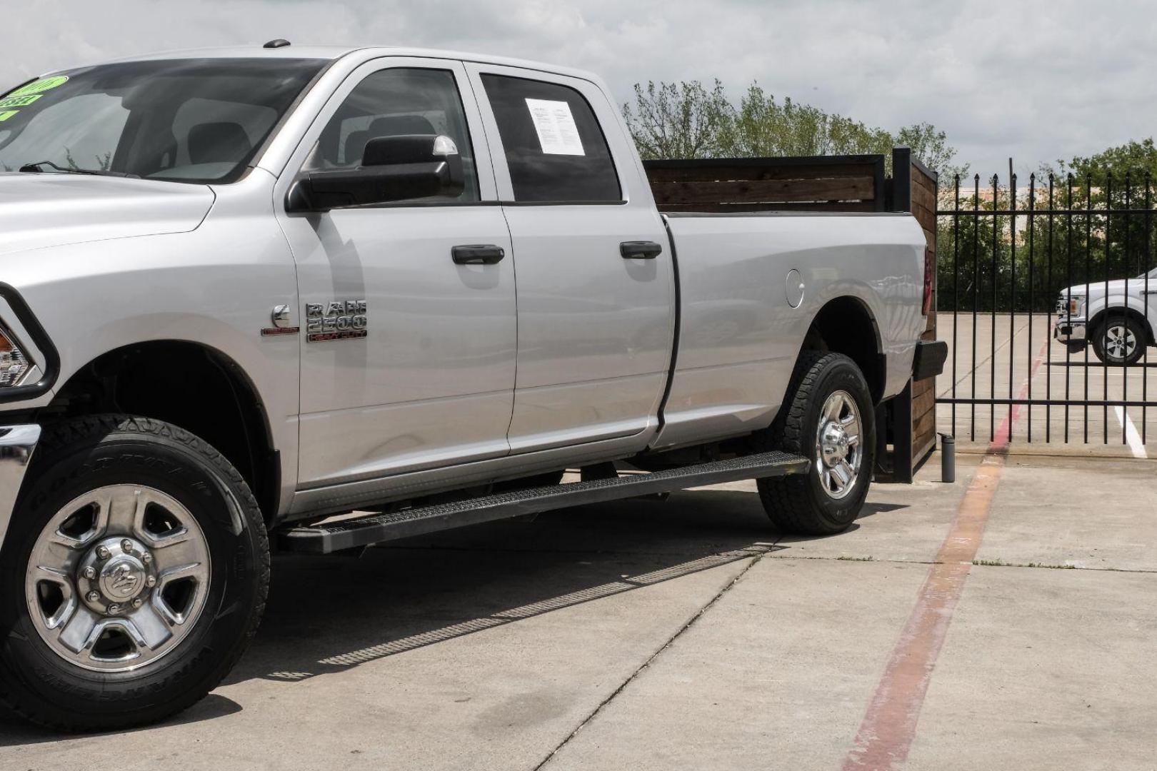 2016 SILVER RAM 2500 Tradesman Crew Cab LWB 4WD (3C6UR5HL7GG) with an 6.7L L6 OHV 24V TURBO DIESEL engine, 6-Speed Automatic transmission, located at 2401 E Main St., Grand Prairie, TX, 75050, (972) 262-4440, 32.748981, -96.969643 - Photo#5