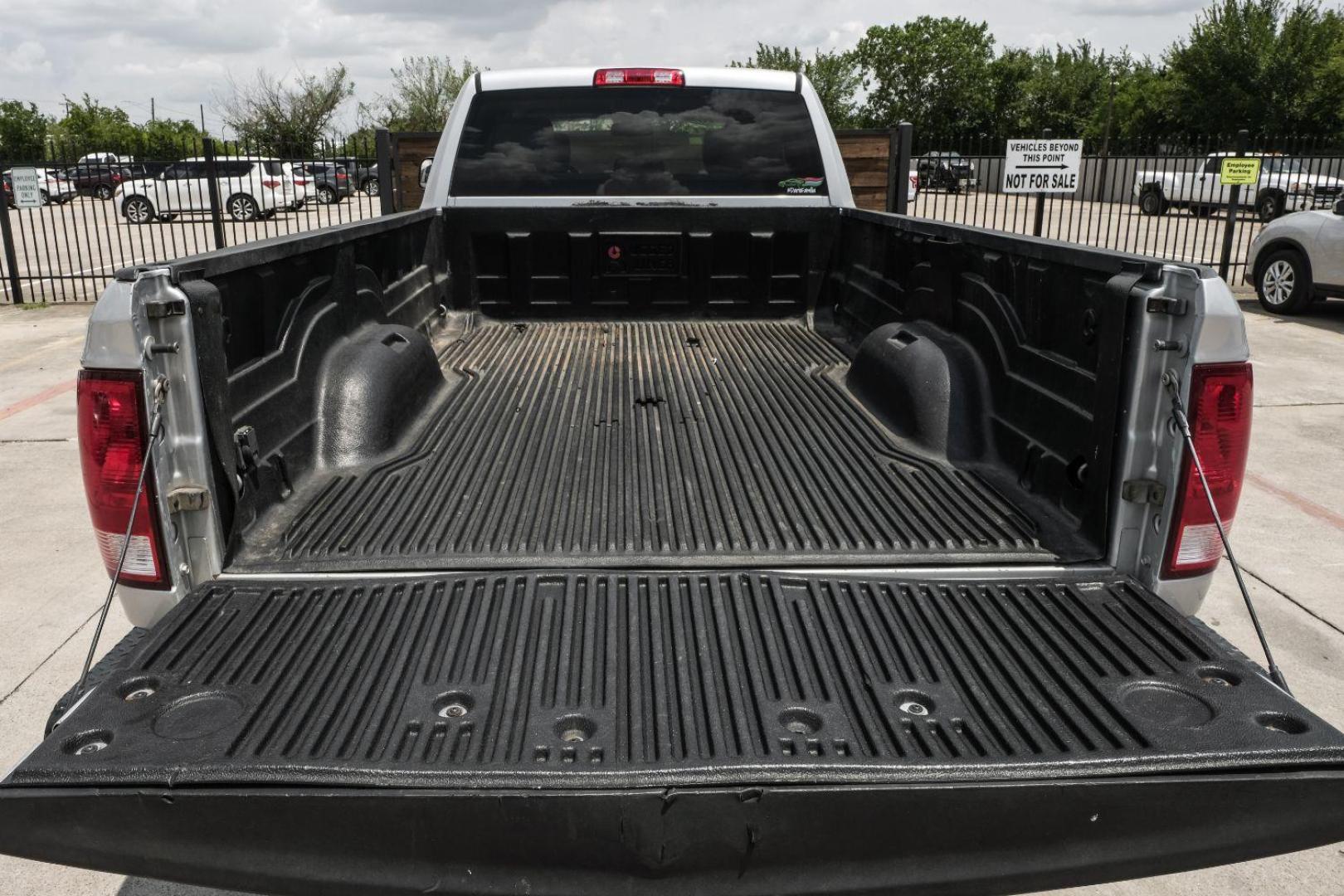 2016 SILVER RAM 2500 Tradesman Crew Cab LWB 4WD (3C6UR5HL7GG) with an 6.7L L6 OHV 24V TURBO DIESEL engine, 6-Speed Automatic transmission, located at 2401 E Main St., Grand Prairie, TX, 75050, (972) 262-4440, 32.748981, -96.969643 - Photo#61