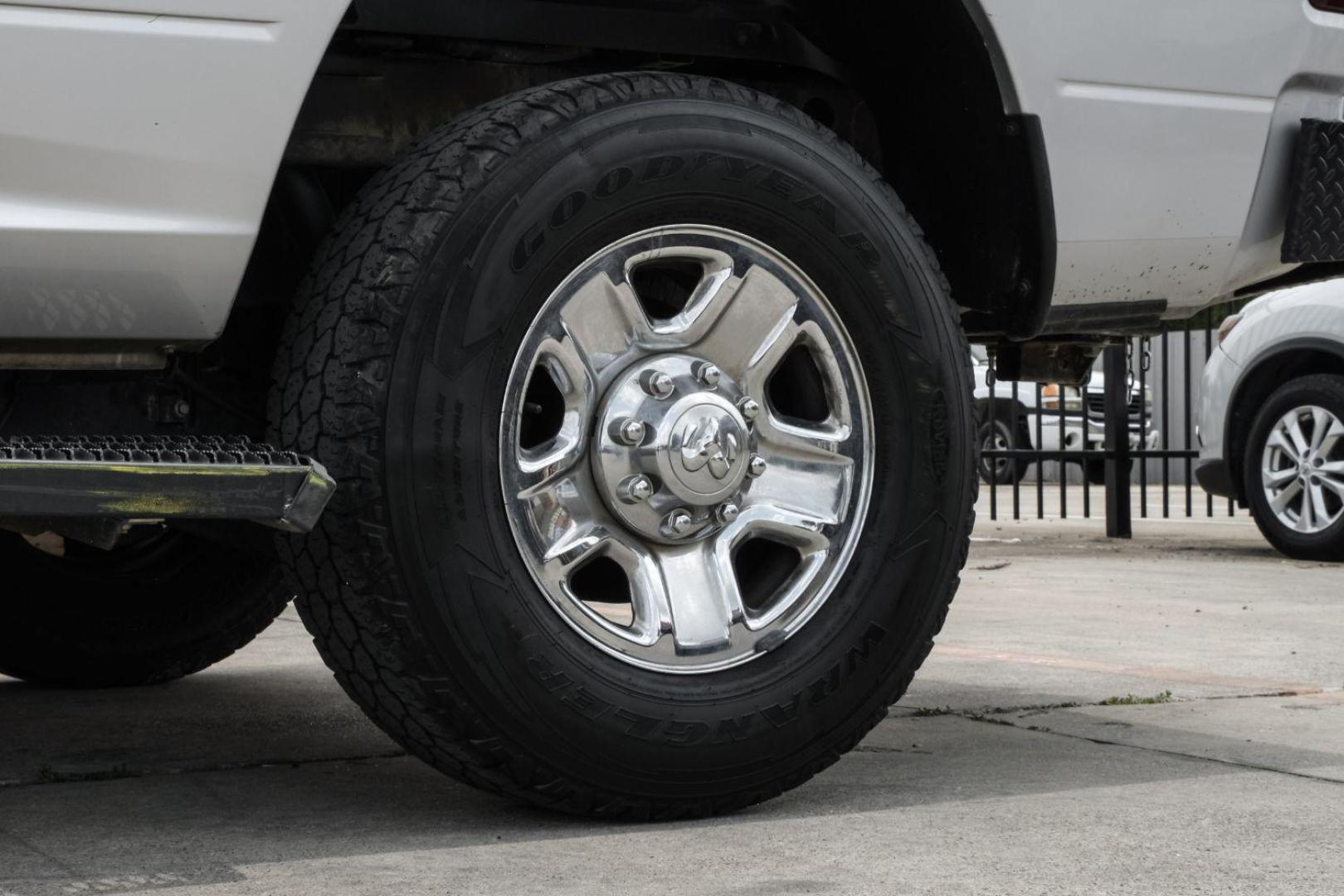 2016 SILVER RAM 2500 Tradesman Crew Cab LWB 4WD (3C6UR5HL7GG) with an 6.7L L6 OHV 24V TURBO DIESEL engine, 6-Speed Automatic transmission, located at 2401 E Main St., Grand Prairie, TX, 75050, (972) 262-4440, 32.748981, -96.969643 - Photo#63