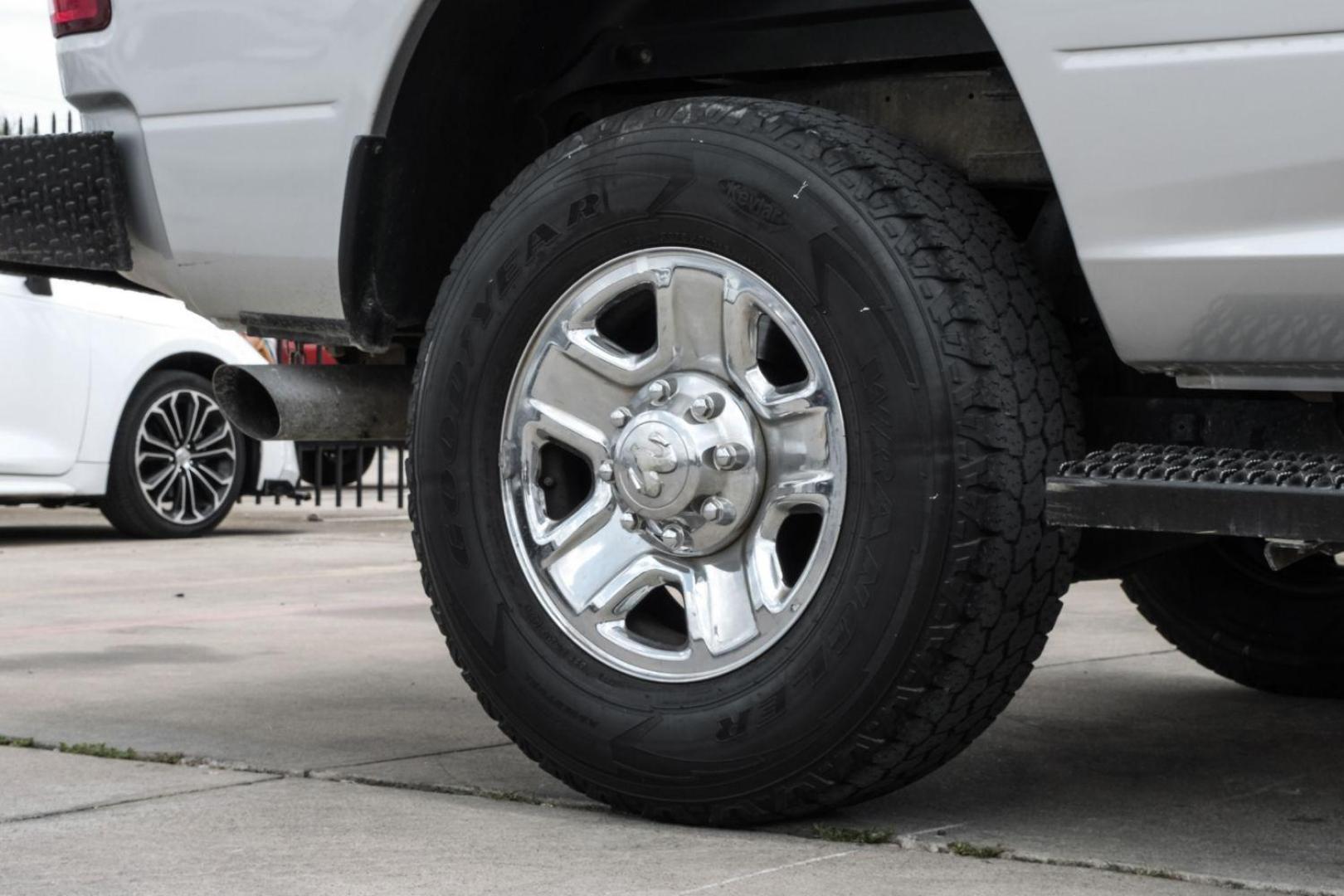 2016 SILVER RAM 2500 Tradesman Crew Cab LWB 4WD (3C6UR5HL7GG) with an 6.7L L6 OHV 24V TURBO DIESEL engine, 6-Speed Automatic transmission, located at 2401 E Main St., Grand Prairie, TX, 75050, (972) 262-4440, 32.748981, -96.969643 - Photo#64