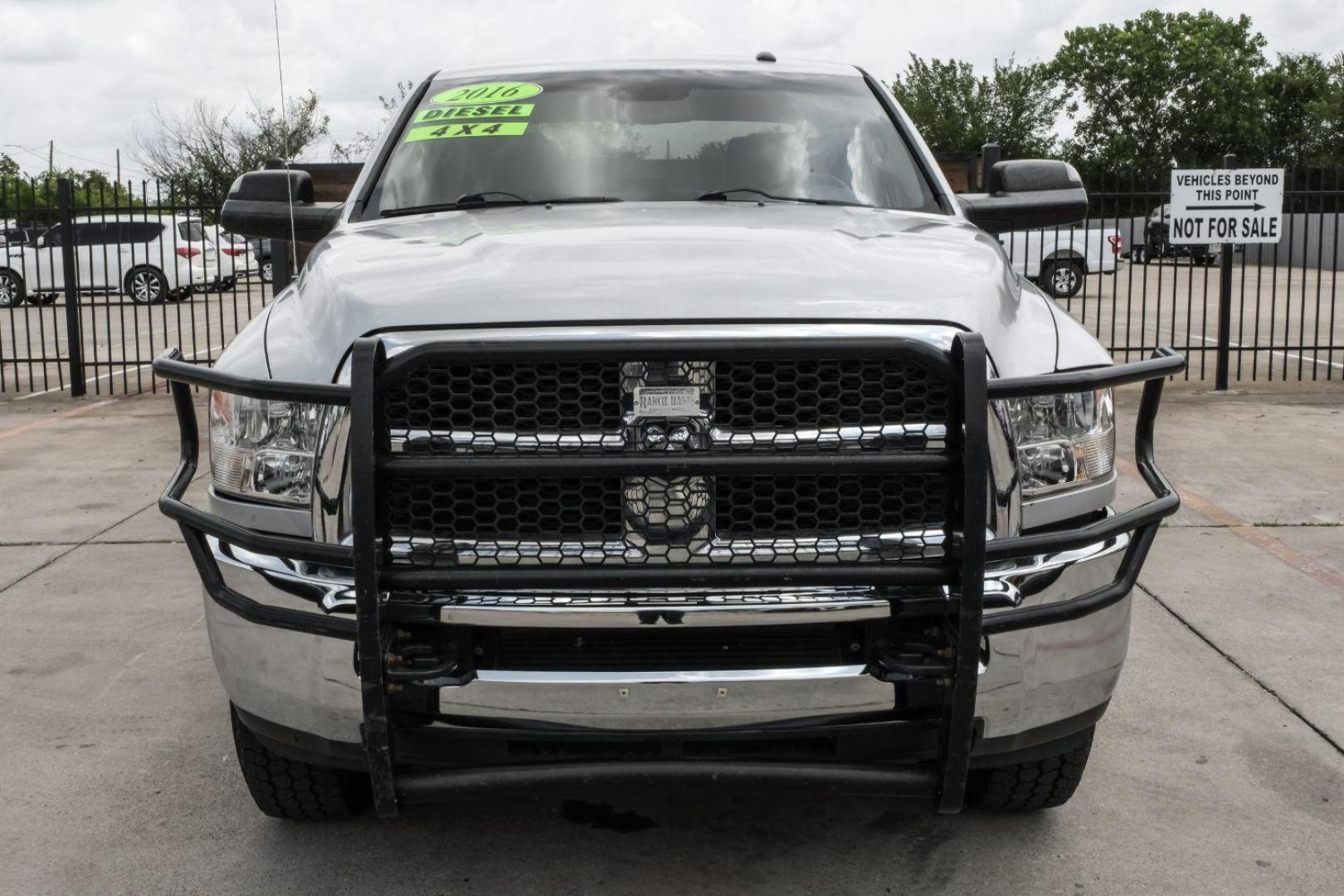 2016 SILVER RAM 2500 Tradesman Crew Cab LWB 4WD (3C6UR5HL7GG) with an 6.7L L6 OHV 24V TURBO DIESEL engine, 6-Speed Automatic transmission, located at 2401 E Main St., Grand Prairie, TX, 75050, (972) 262-4440, 32.748981, -96.969643 - Photo#6