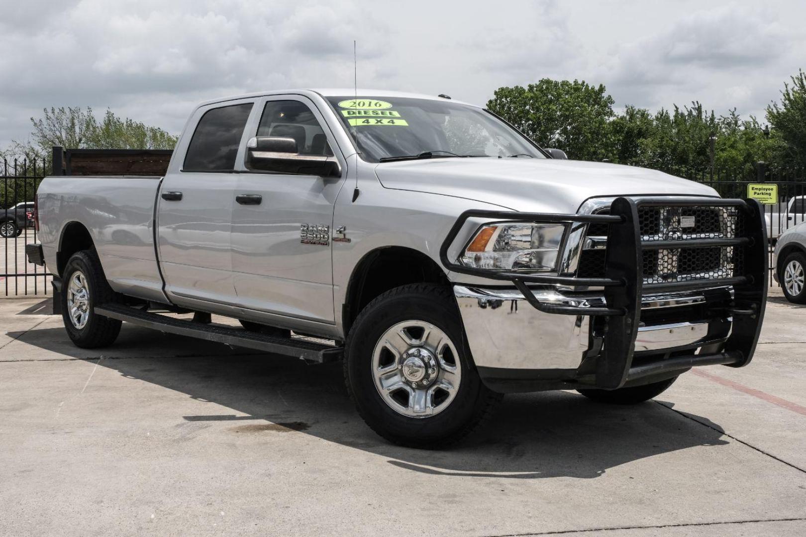 2016 SILVER RAM 2500 Tradesman Crew Cab LWB 4WD (3C6UR5HL7GG) with an 6.7L L6 OHV 24V TURBO DIESEL engine, 6-Speed Automatic transmission, located at 2401 E Main St., Grand Prairie, TX, 75050, (972) 262-4440, 32.748981, -96.969643 - Photo#7