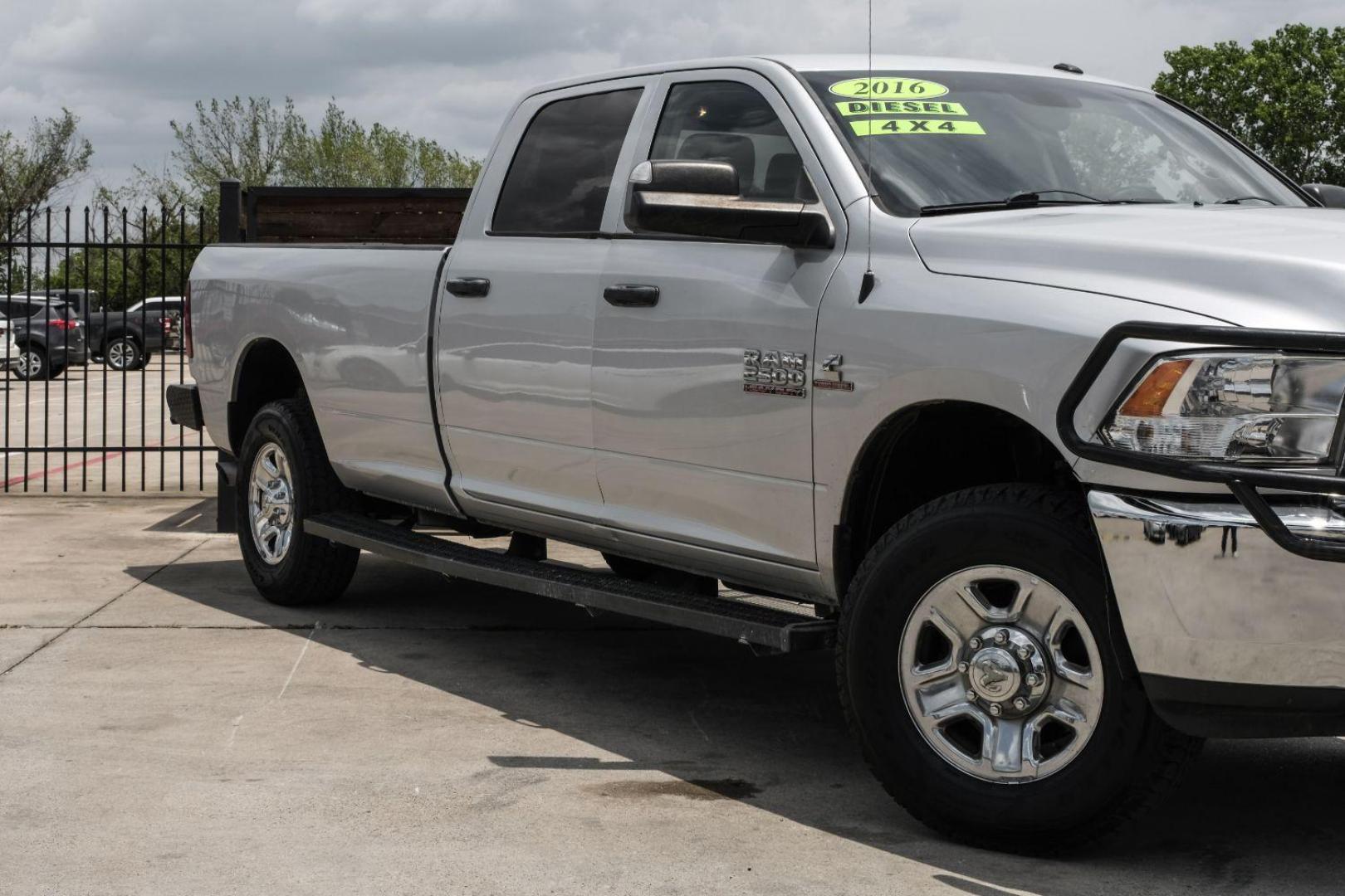 2016 SILVER RAM 2500 Tradesman Crew Cab LWB 4WD (3C6UR5HL7GG) with an 6.7L L6 OHV 24V TURBO DIESEL engine, 6-Speed Automatic transmission, located at 2401 E Main St., Grand Prairie, TX, 75050, (972) 262-4440, 32.748981, -96.969643 - Photo#8