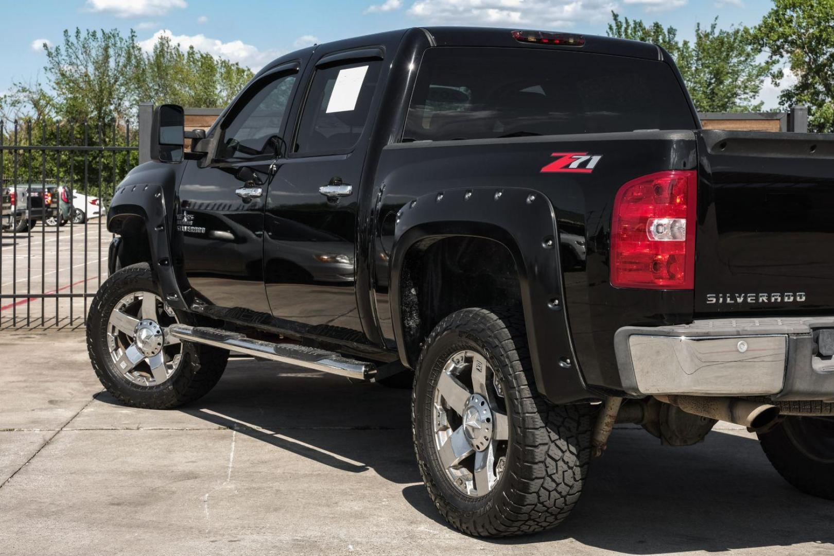 2011 Black Chevrolet Silverado 1500 LT Crew Cab 4WD (3GCPKSE36BG) with an 5.3L V8 OHV 16V FFV engine, 6-Speed Automatic transmission, located at 2401 E Main St., Grand Prairie, TX, 75050, (972) 262-4440, 32.748981, -96.969643 - Photo#14