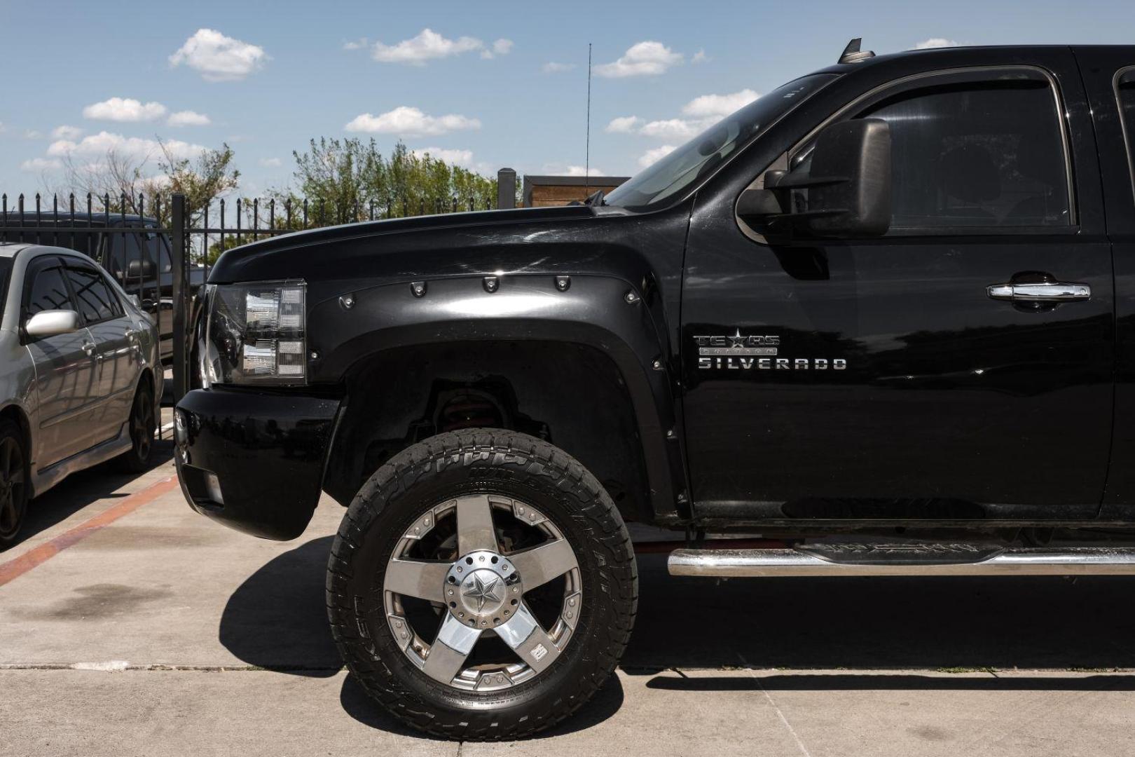 2011 Black Chevrolet Silverado 1500 LT Crew Cab 4WD (3GCPKSE36BG) with an 5.3L V8 OHV 16V FFV engine, 6-Speed Automatic transmission, located at 2401 E Main St., Grand Prairie, TX, 75050, (972) 262-4440, 32.748981, -96.969643 - Photo#16