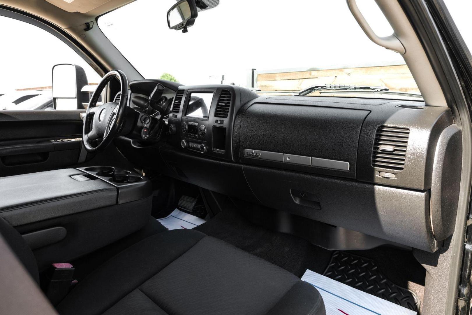 2011 Black Chevrolet Silverado 1500 LT Crew Cab 4WD (3GCPKSE36BG) with an 5.3L V8 OHV 16V FFV engine, 6-Speed Automatic transmission, located at 2401 E Main St., Grand Prairie, TX, 75050, (972) 262-4440, 32.748981, -96.969643 - Photo#18