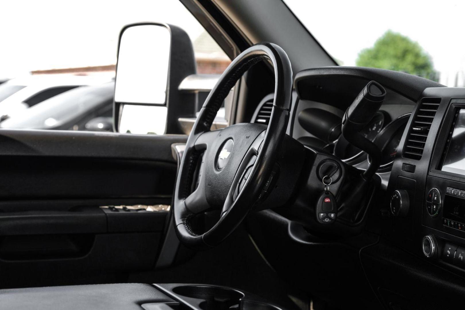 2011 Black Chevrolet Silverado 1500 LT Crew Cab 4WD (3GCPKSE36BG) with an 5.3L V8 OHV 16V FFV engine, 6-Speed Automatic transmission, located at 2401 E Main St., Grand Prairie, TX, 75050, (972) 262-4440, 32.748981, -96.969643 - Photo#20