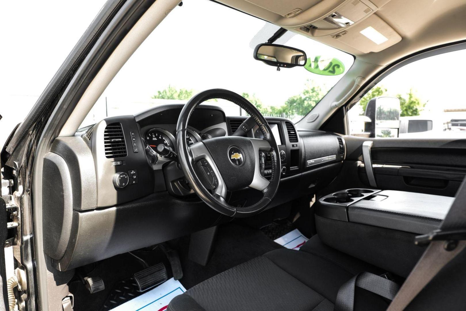 2011 Black Chevrolet Silverado 1500 LT Crew Cab 4WD (3GCPKSE36BG) with an 5.3L V8 OHV 16V FFV engine, 6-Speed Automatic transmission, located at 2401 E Main St., Grand Prairie, TX, 75050, (972) 262-4440, 32.748981, -96.969643 - Photo#2