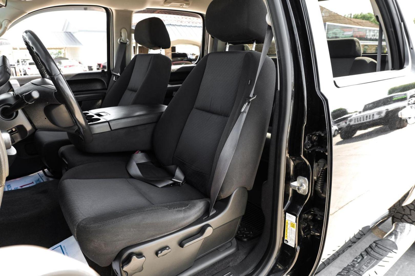 2011 Black Chevrolet Silverado 1500 LT Crew Cab 4WD (3GCPKSE36BG) with an 5.3L V8 OHV 16V FFV engine, 6-Speed Automatic transmission, located at 2401 E Main St., Grand Prairie, TX, 75050, (972) 262-4440, 32.748981, -96.969643 - Photo#3