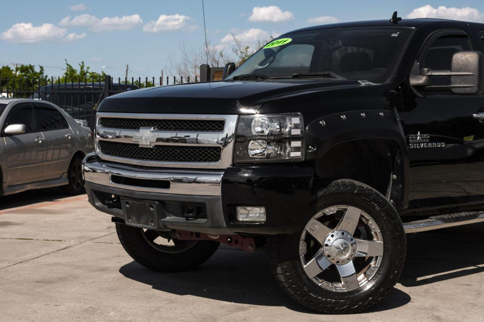 2011 Black Chevrolet Silverado 1500 LT Crew Cab 4WD (3GCPKSE36BG) with an 5.3L V8 OHV 16V FFV engine, 6-Speed Automatic transmission, located at 2401 E Main St., Grand Prairie, TX, 75050, (972) 262-4440, 32.748981, -96.969643 - Photo#4