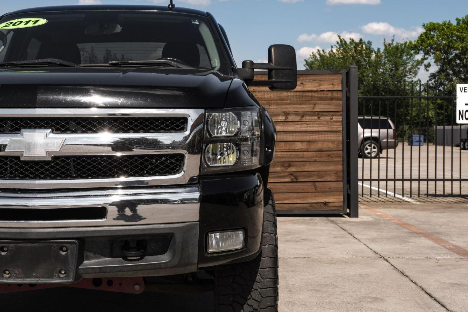 2011 Black Chevrolet Silverado 1500 LT Crew Cab 4WD (3GCPKSE36BG) with an 5.3L V8 OHV 16V FFV engine, 6-Speed Automatic transmission, located at 2401 E Main St., Grand Prairie, TX, 75050, (972) 262-4440, 32.748981, -96.969643 - Photo#50