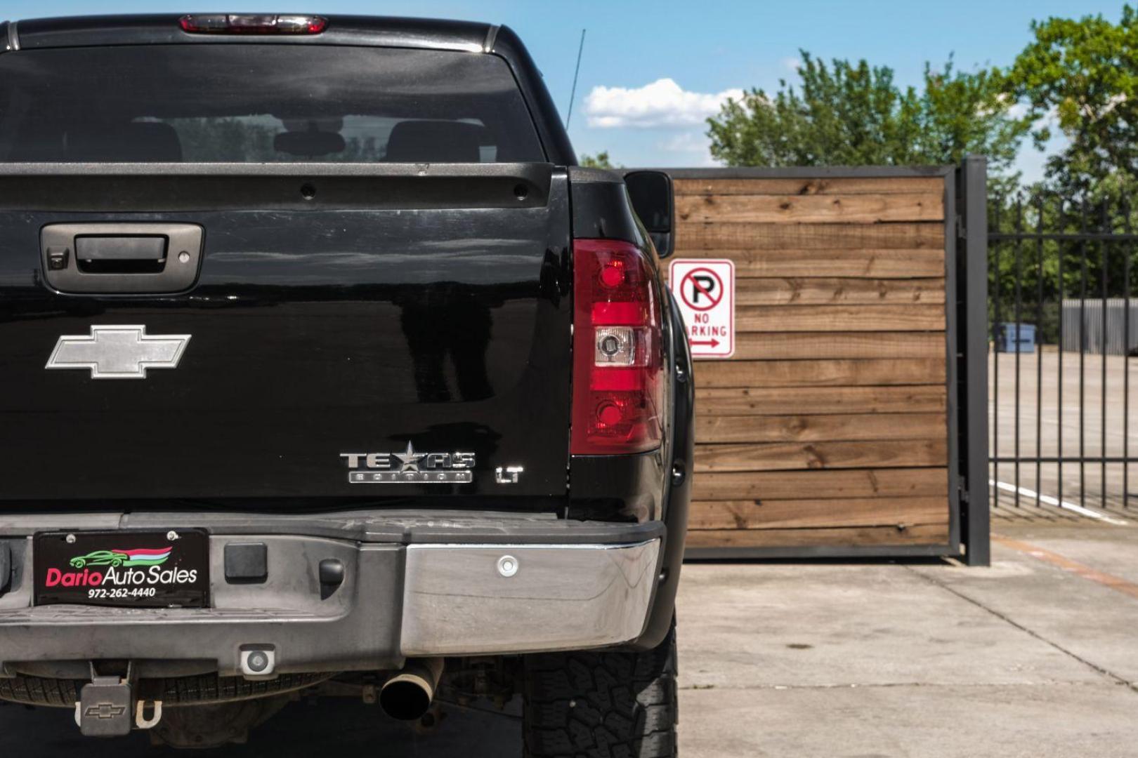 2011 Black Chevrolet Silverado 1500 LT Crew Cab 4WD (3GCPKSE36BG) with an 5.3L V8 OHV 16V FFV engine, 6-Speed Automatic transmission, located at 2401 E Main St., Grand Prairie, TX, 75050, (972) 262-4440, 32.748981, -96.969643 - Photo#51