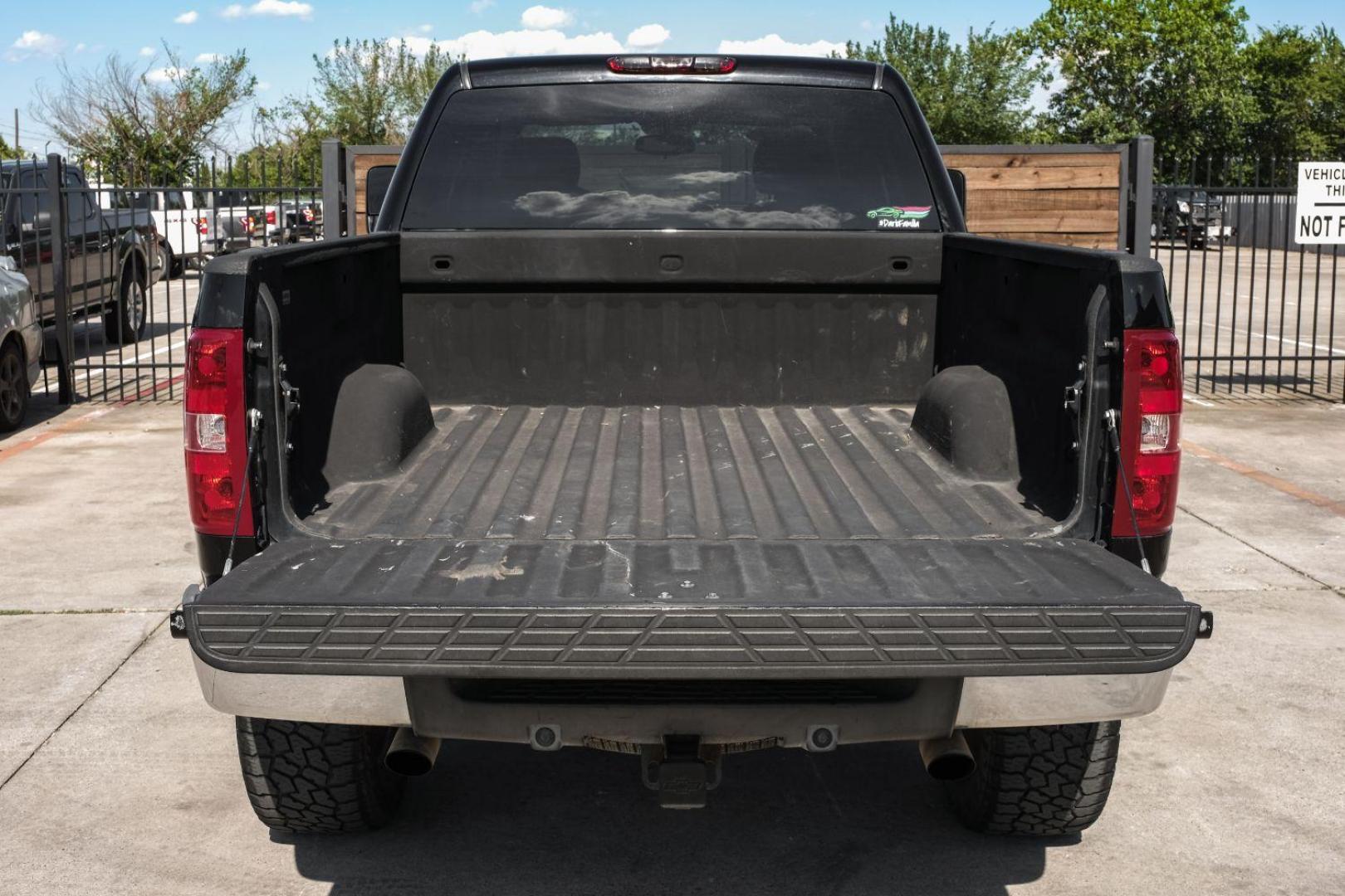 2011 Black Chevrolet Silverado 1500 LT Crew Cab 4WD (3GCPKSE36BG) with an 5.3L V8 OHV 16V FFV engine, 6-Speed Automatic transmission, located at 2401 E Main St., Grand Prairie, TX, 75050, (972) 262-4440, 32.748981, -96.969643 - Photo#55