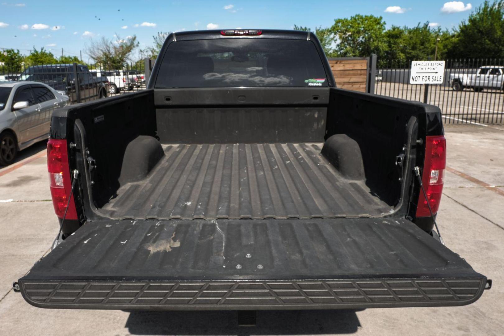 2011 Black Chevrolet Silverado 1500 LT Crew Cab 4WD (3GCPKSE36BG) with an 5.3L V8 OHV 16V FFV engine, 6-Speed Automatic transmission, located at 2401 E Main St., Grand Prairie, TX, 75050, (972) 262-4440, 32.748981, -96.969643 - Photo#56