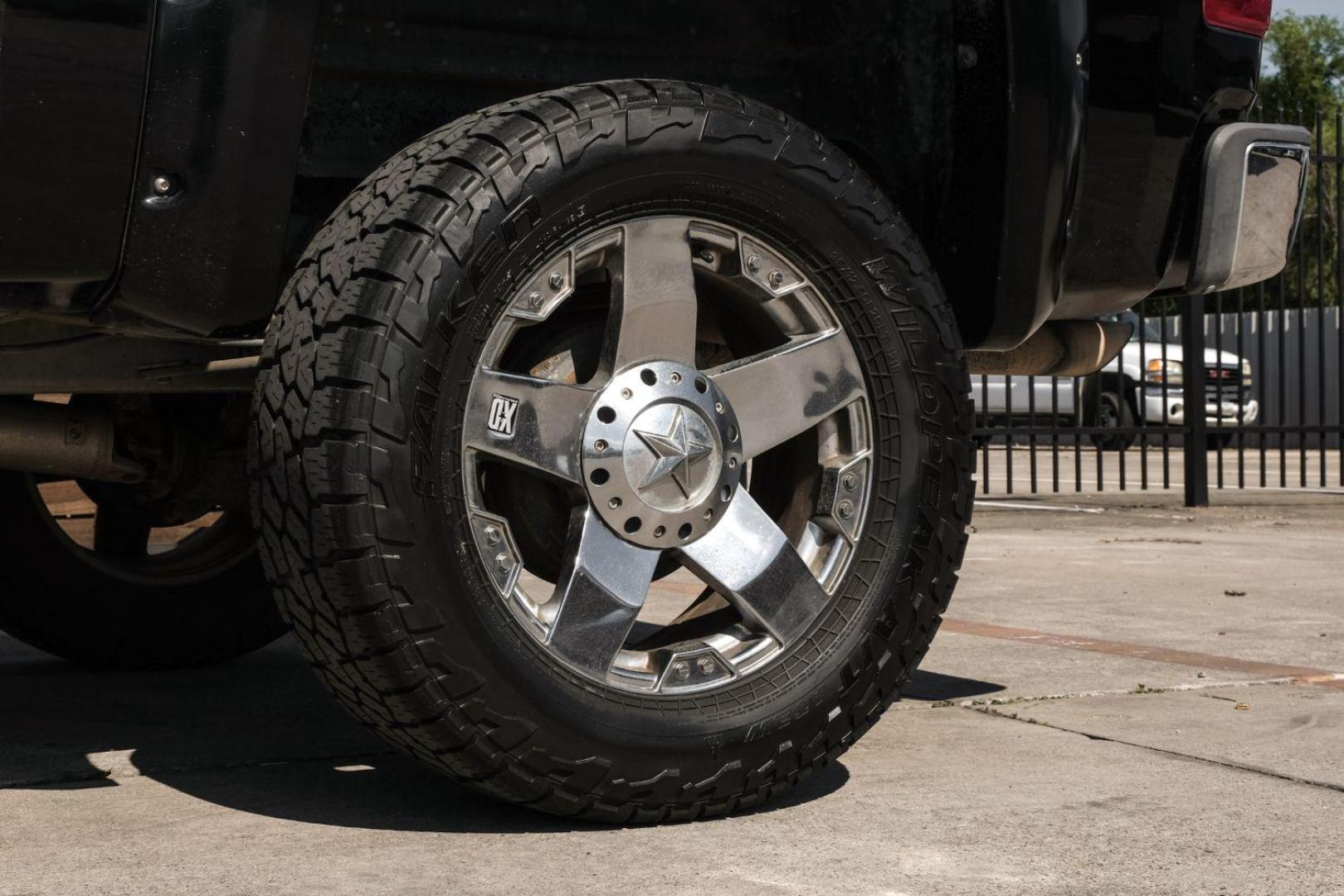 2011 Black Chevrolet Silverado 1500 LT Crew Cab 4WD (3GCPKSE36BG) with an 5.3L V8 OHV 16V FFV engine, 6-Speed Automatic transmission, located at 2401 E Main St., Grand Prairie, TX, 75050, (972) 262-4440, 32.748981, -96.969643 - Photo#58