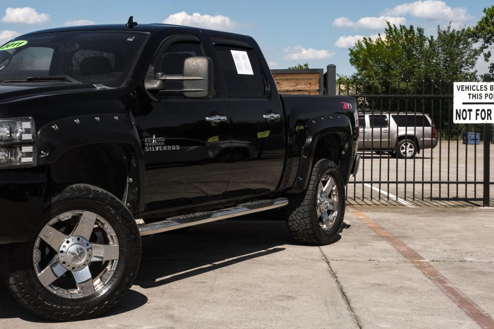 2011 Black Chevrolet Silverado 1500 LT Crew Cab 4WD (3GCPKSE36BG) with an 5.3L V8 OHV 16V FFV engine, 6-Speed Automatic transmission, located at 2401 E Main St., Grand Prairie, TX, 75050, (972) 262-4440, 32.748981, -96.969643 - Photo#5