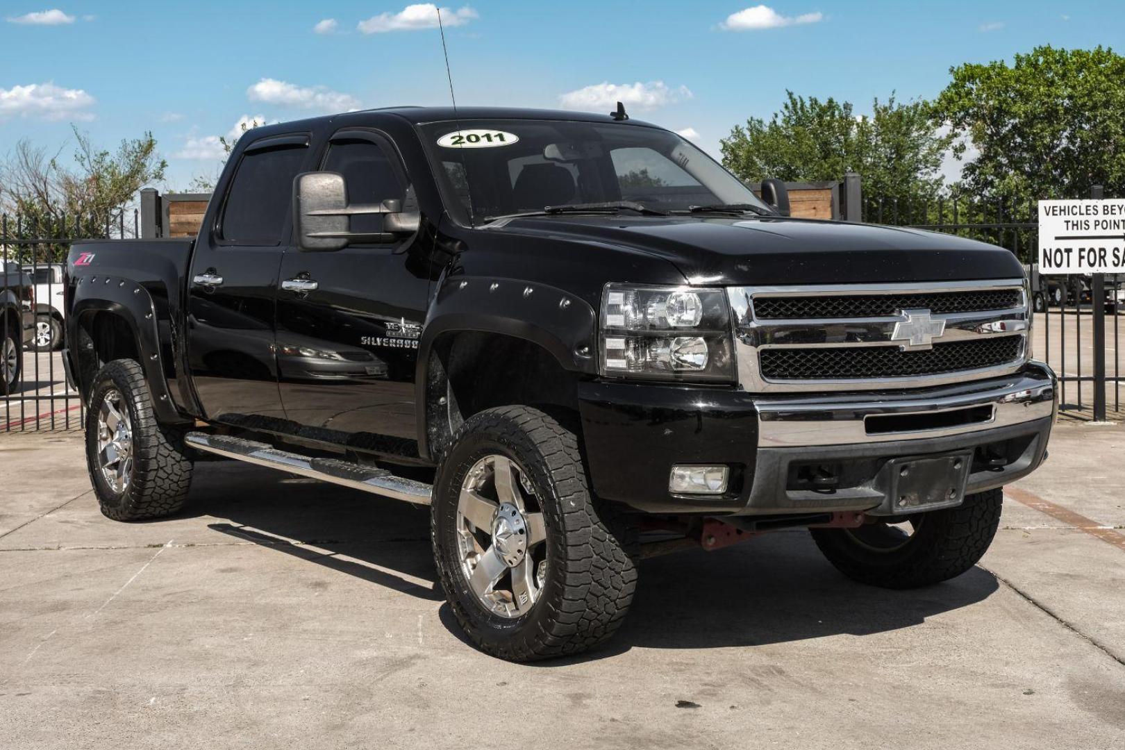 2011 Black Chevrolet Silverado 1500 LT Crew Cab 4WD (3GCPKSE36BG) with an 5.3L V8 OHV 16V FFV engine, 6-Speed Automatic transmission, located at 2401 E Main St., Grand Prairie, TX, 75050, (972) 262-4440, 32.748981, -96.969643 - Photo#7