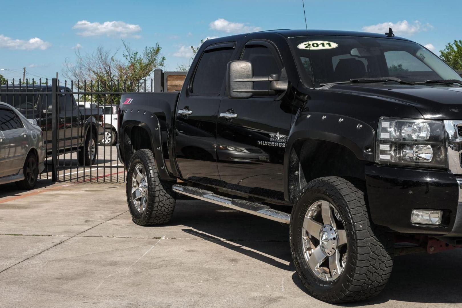 2011 Black Chevrolet Silverado 1500 LT Crew Cab 4WD (3GCPKSE36BG) with an 5.3L V8 OHV 16V FFV engine, 6-Speed Automatic transmission, located at 2401 E Main St., Grand Prairie, TX, 75050, (972) 262-4440, 32.748981, -96.969643 - Photo#8