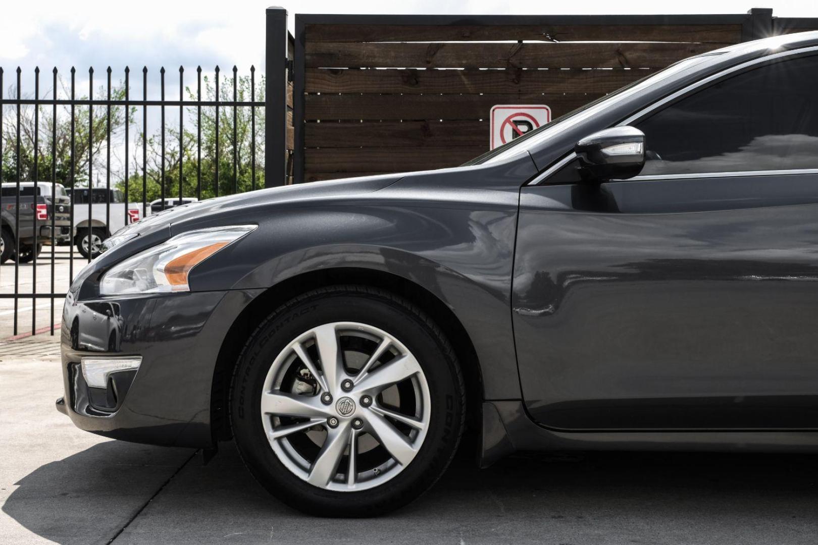 2013 gray Nissan Altima 2.5 SL (1N4AL3AP2DN) with an 2.5L L4 DOHC 16V engine, located at 2401 E Main St., Grand Prairie, TX, 75050, (972) 262-4440, 32.748981, -96.969643 - Photo#20