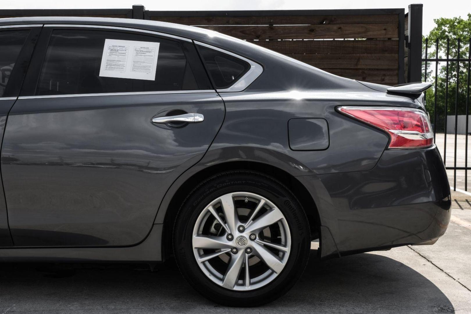 2013 gray Nissan Altima 2.5 SL (1N4AL3AP2DN) with an 2.5L L4 DOHC 16V engine, located at 2401 E Main St., Grand Prairie, TX, 75050, (972) 262-4440, 32.748981, -96.969643 - Photo#21