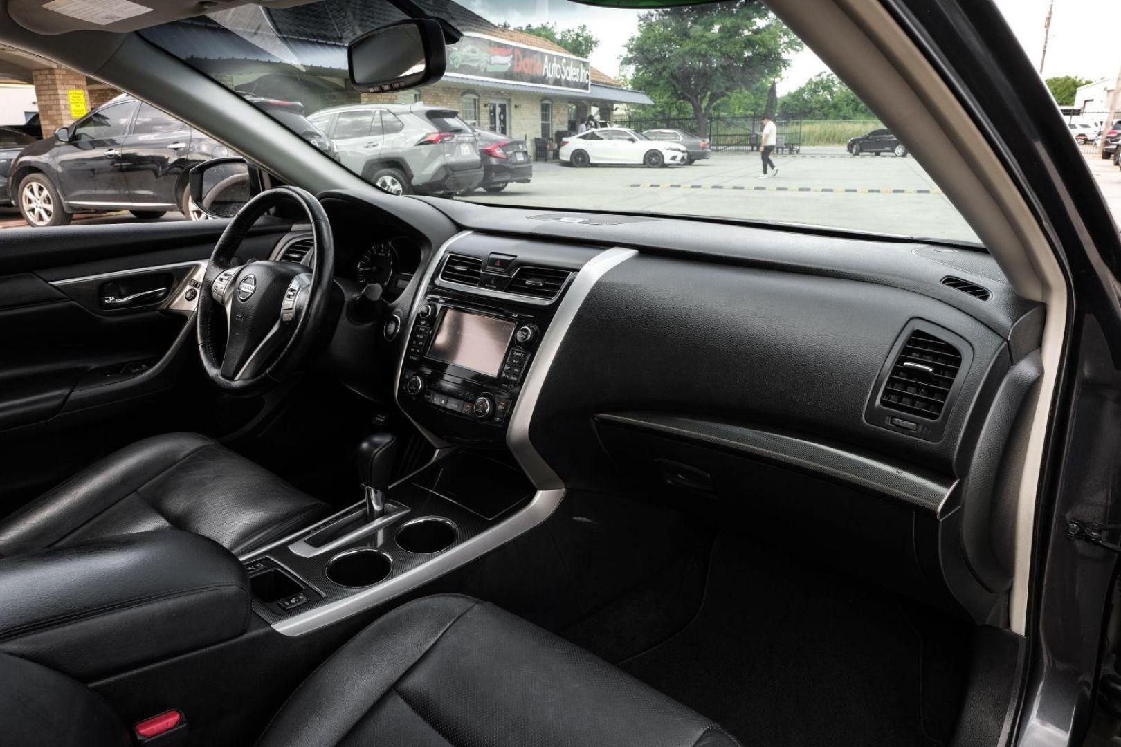 2013 gray Nissan Altima 2.5 SL (1N4AL3AP2DN) with an 2.5L L4 DOHC 16V engine, located at 2401 E Main St., Grand Prairie, TX, 75050, (972) 262-4440, 32.748981, -96.969643 - Photo#22