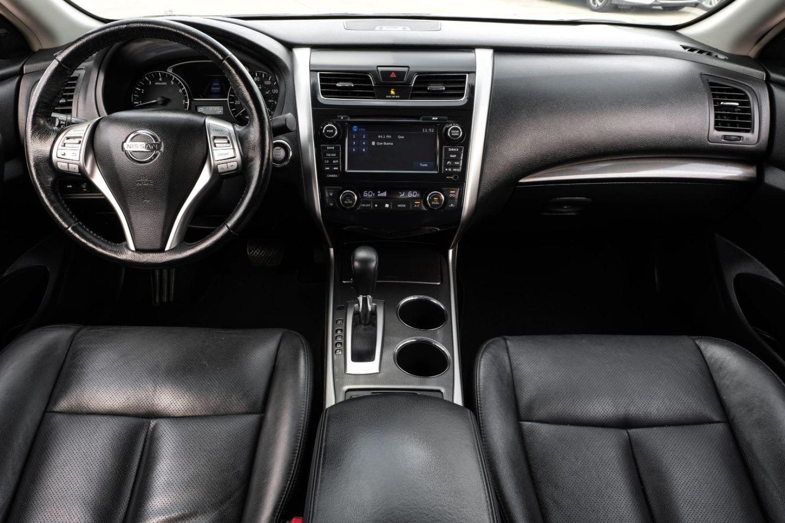 2013 gray Nissan Altima 2.5 SL (1N4AL3AP2DN) with an 2.5L L4 DOHC 16V engine, located at 2401 E Main St., Grand Prairie, TX, 75050, (972) 262-4440, 32.748981, -96.969643 - Photo#23