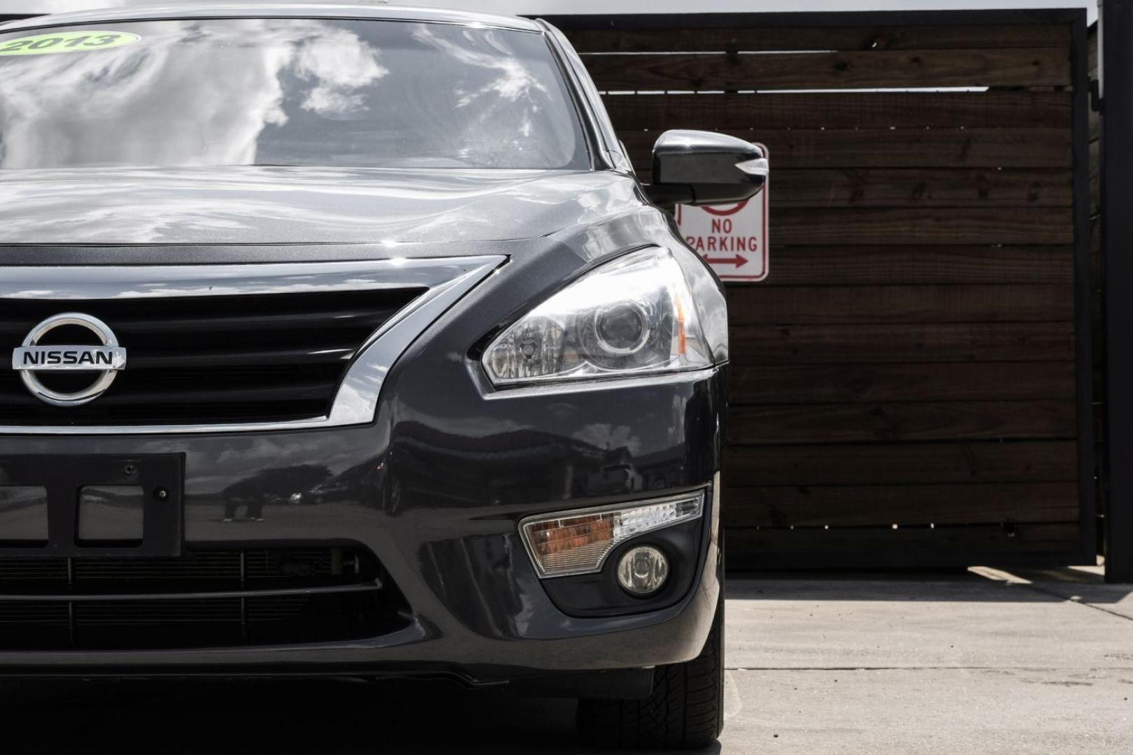 2013 gray Nissan Altima 2.5 SL (1N4AL3AP2DN) with an 2.5L L4 DOHC 16V engine, located at 2401 E Main St., Grand Prairie, TX, 75050, (972) 262-4440, 32.748981, -96.969643 - Photo#57