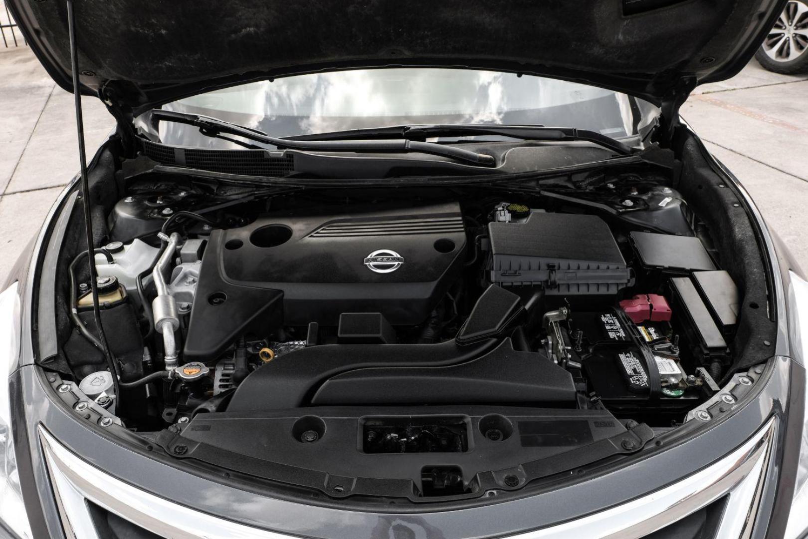 2013 gray Nissan Altima 2.5 SL (1N4AL3AP2DN) with an 2.5L L4 DOHC 16V engine, located at 2401 E Main St., Grand Prairie, TX, 75050, (972) 262-4440, 32.748981, -96.969643 - Photo#60