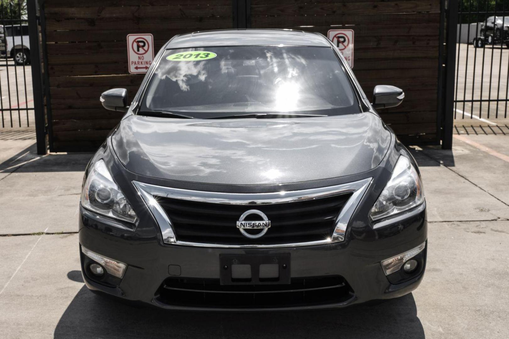 2013 gray Nissan Altima 2.5 SL (1N4AL3AP2DN) with an 2.5L L4 DOHC 16V engine, located at 2401 E Main St., Grand Prairie, TX, 75050, (972) 262-4440, 32.748981, -96.969643 - Photo#7