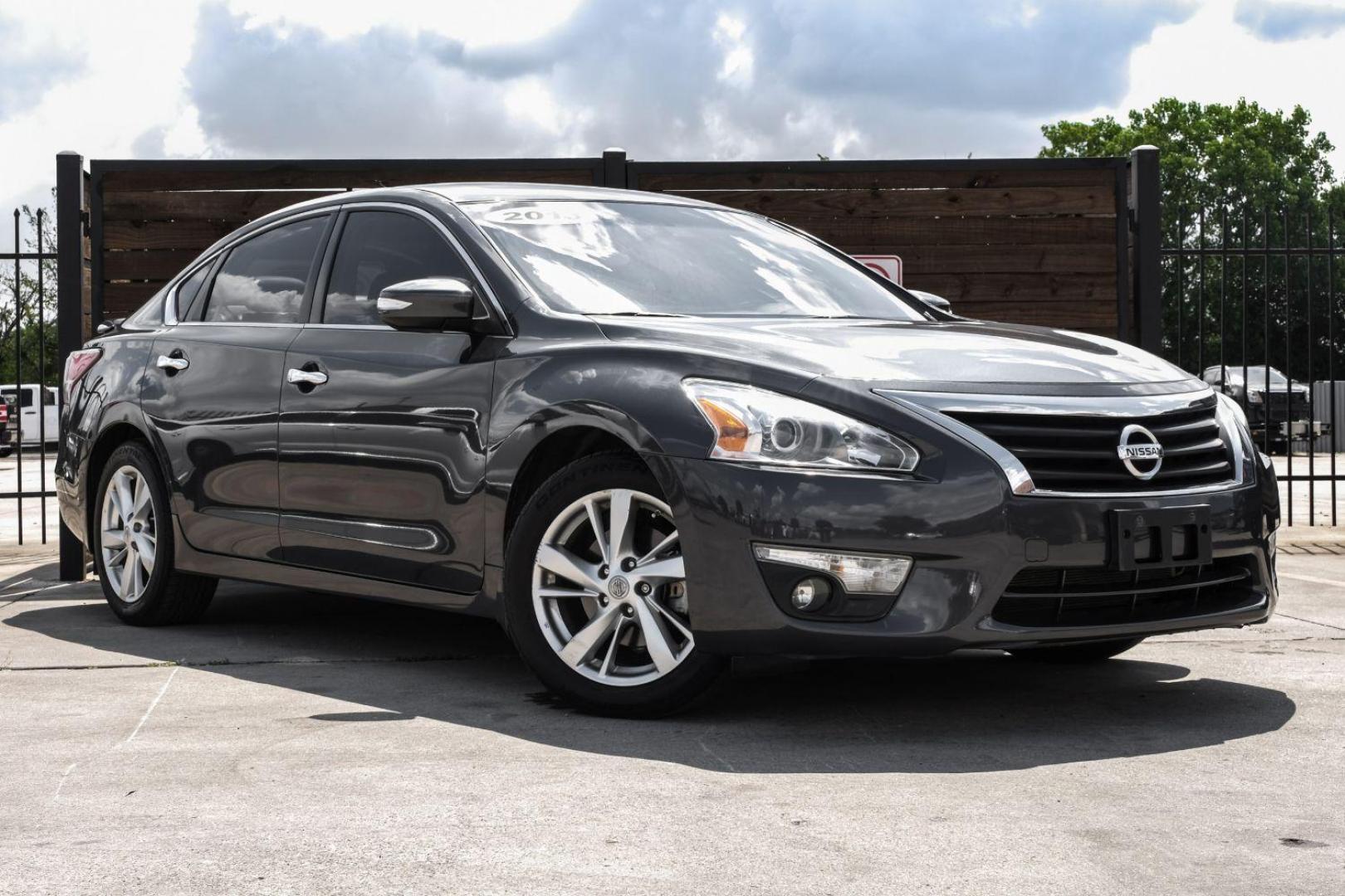 2013 gray Nissan Altima 2.5 SL (1N4AL3AP2DN) with an 2.5L L4 DOHC 16V engine, located at 2401 E Main St., Grand Prairie, TX, 75050, (972) 262-4440, 32.748981, -96.969643 - Photo#8