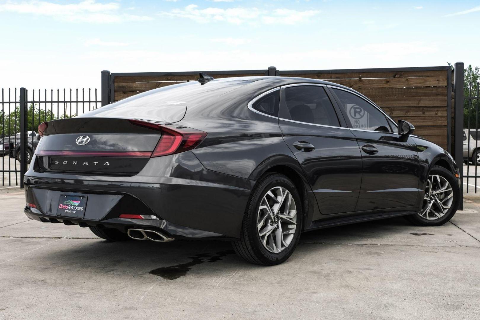 2020 GRAY Hyundai Sonata SEL (5NPEF4JA9LH) with an 2.5L L4 DOHC 16V engine, 8-Speed Automatic transmission, located at 2401 E Main St., Grand Prairie, TX, 75050, (972) 262-4440, 32.748981, -96.969643 - Photo#12