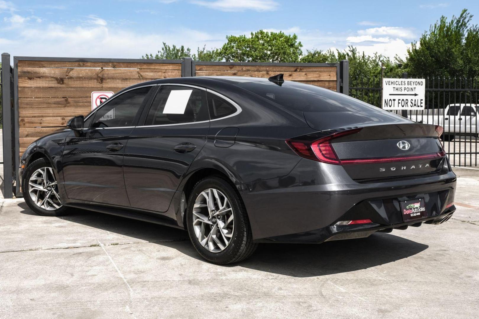 2020 GRAY Hyundai Sonata SEL (5NPEF4JA9LH) with an 2.5L L4 DOHC 16V engine, 8-Speed Automatic transmission, located at 2401 E Main St., Grand Prairie, TX, 75050, (972) 262-4440, 32.748981, -96.969643 - Photo#16