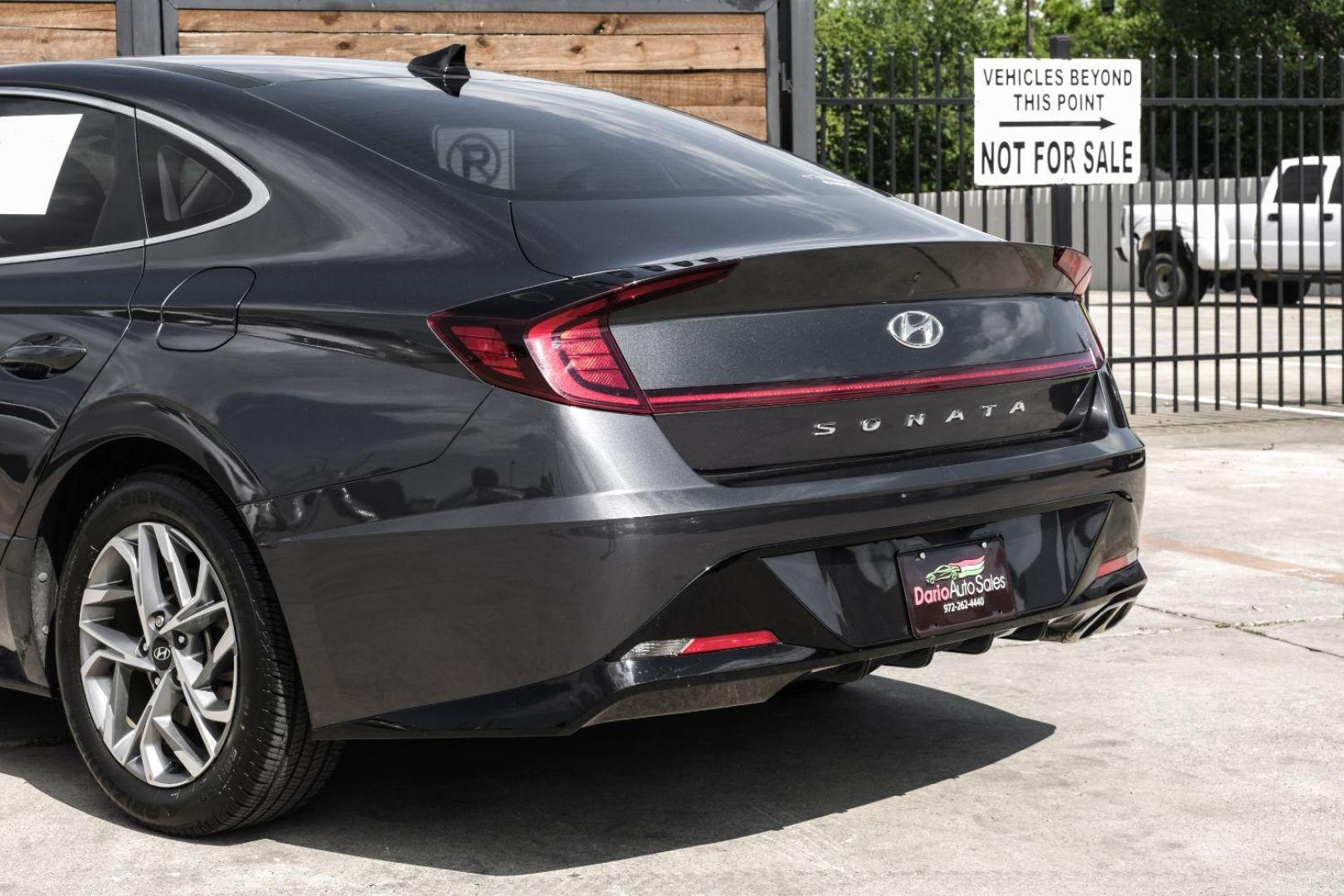 2020 GRAY Hyundai Sonata SEL (5NPEF4JA9LH) with an 2.5L L4 DOHC 16V engine, 8-Speed Automatic transmission, located at 2401 E Main St., Grand Prairie, TX, 75050, (972) 262-4440, 32.748981, -96.969643 - Photo#18