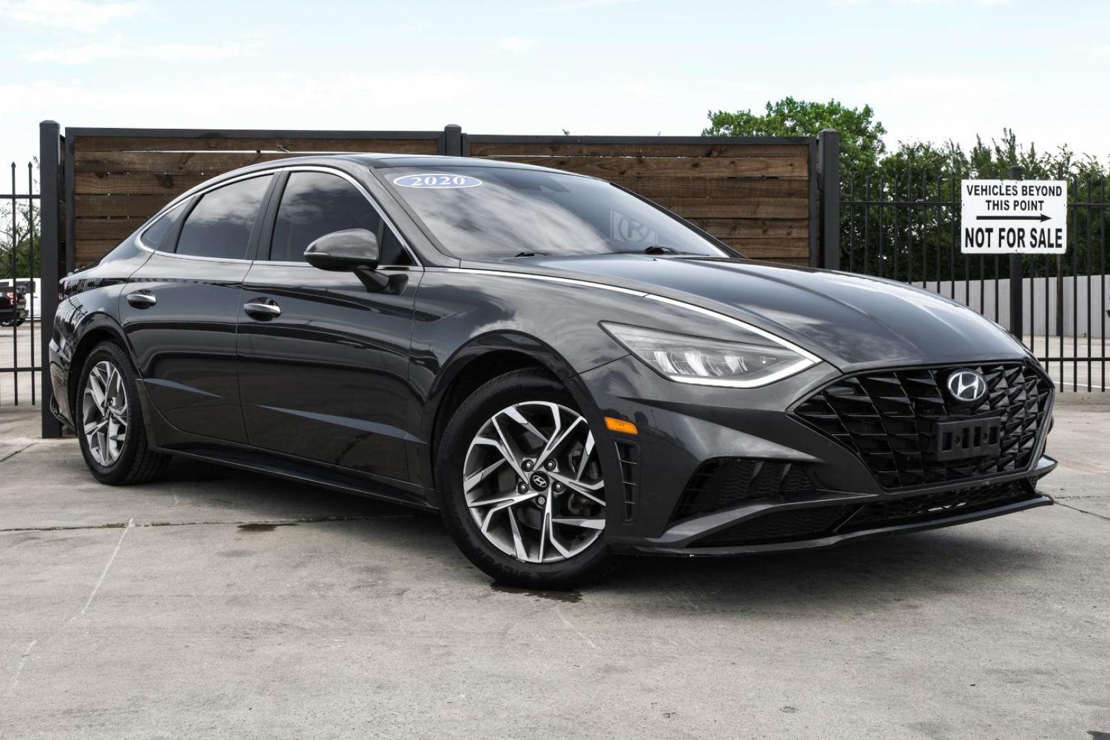 2020 GRAY Hyundai Sonata SEL (5NPEF4JA9LH) with an 2.5L L4 DOHC 16V engine, 8-Speed Automatic transmission, located at 2401 E Main St., Grand Prairie, TX, 75050, (972) 262-4440, 32.748981, -96.969643 - Photo#8