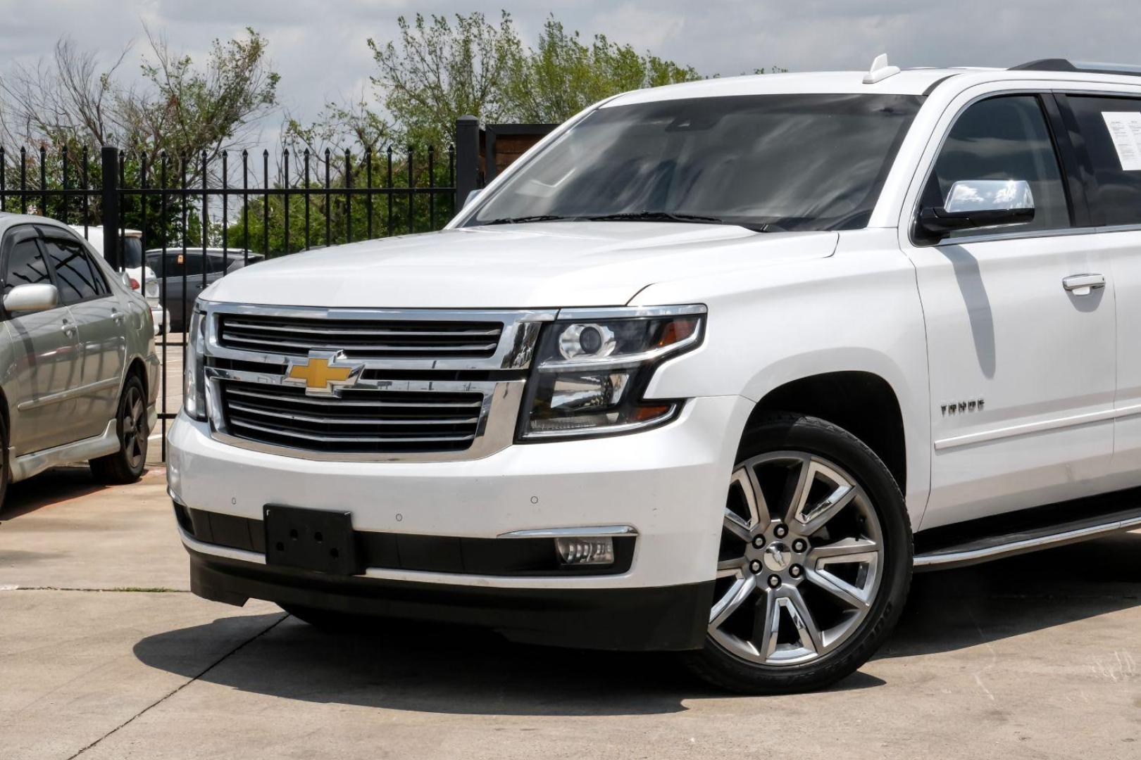 2016 White Chevrolet Tahoe LTZ 2WD (1GNSCCKC9GR) with an 5.3L V8 OHV 16V engine, 6-Speed Automatic transmission, located at 2401 E Main St., Grand Prairie, TX, 75050, (972) 262-4440, 32.748981, -96.969643 - Photo#5