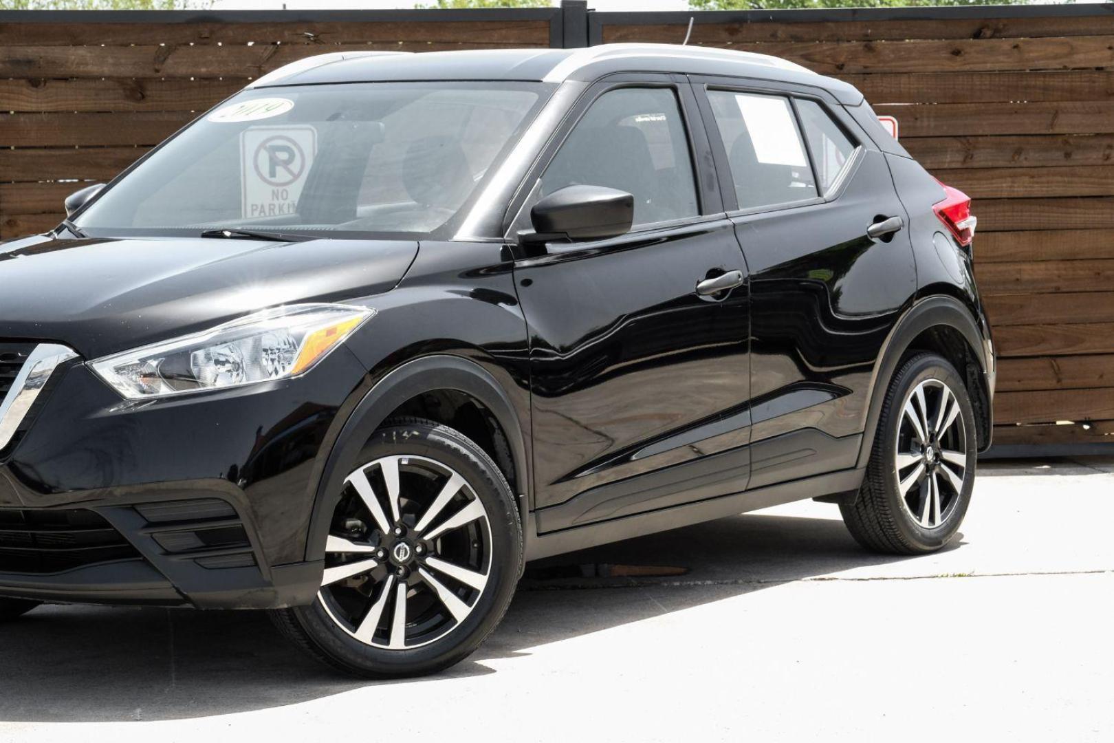 2019 BLACK Nissan Kicks S (3N1CP5CU9KL) with an 1.6L L4 engine, Continuously Variable Transmission transmission, located at 2401 E Main St., Grand Prairie, TX, 75050, (972) 262-4440, 32.748981, -96.969643 - Photo#5